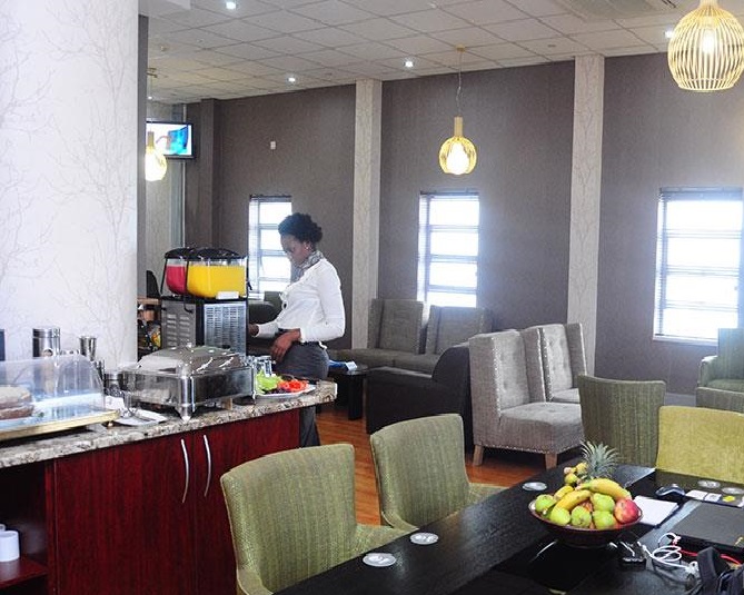 Nthula Lounge (International) - interior view 3