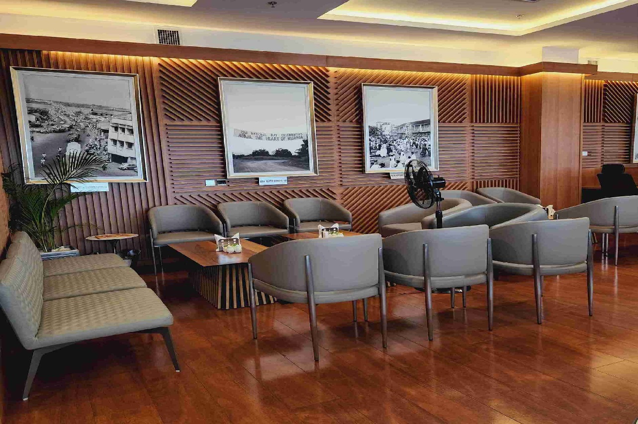 LSG Things Remembered Lounge - interior view 4