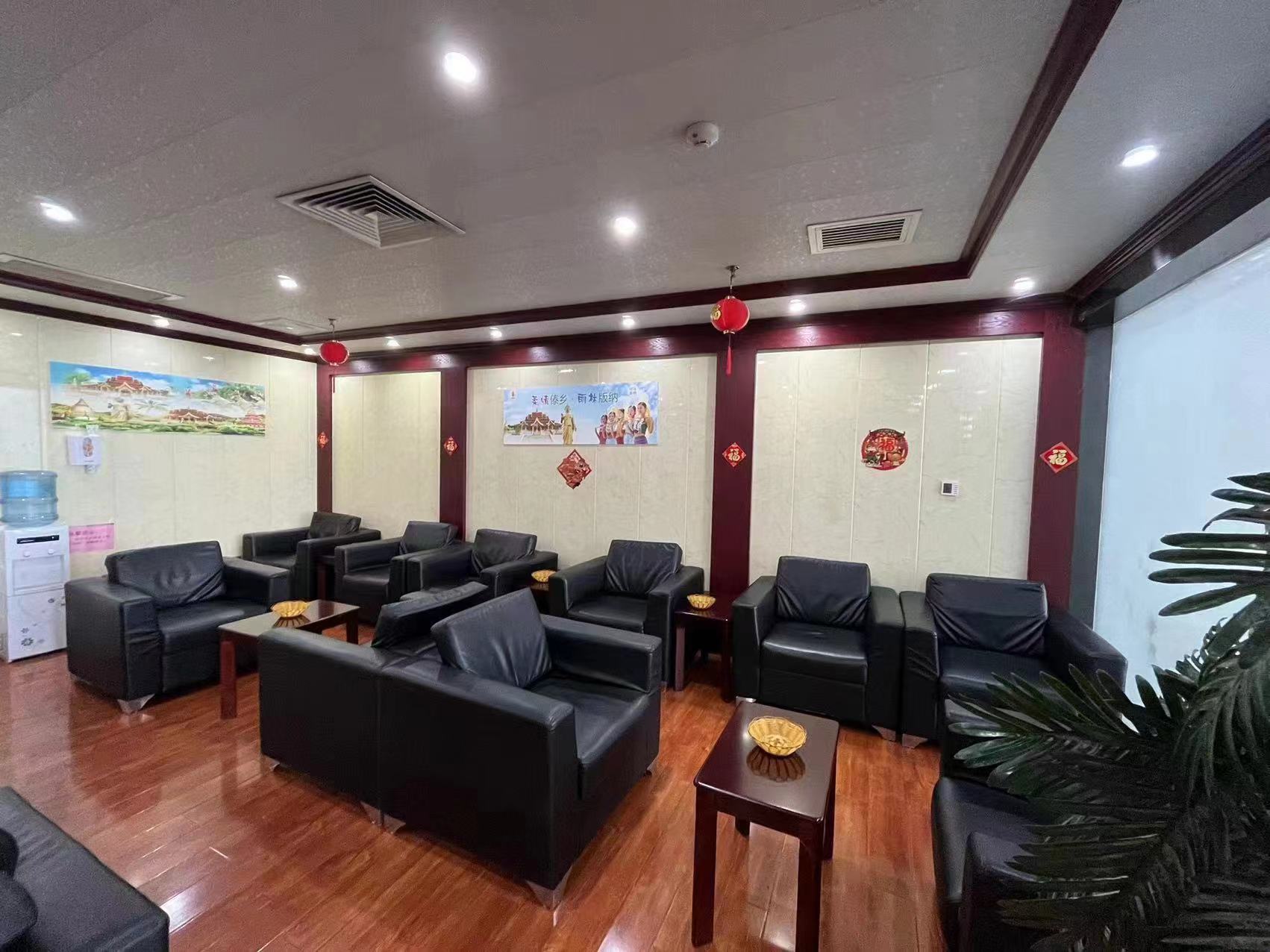 First Class Lounge - interior view 3