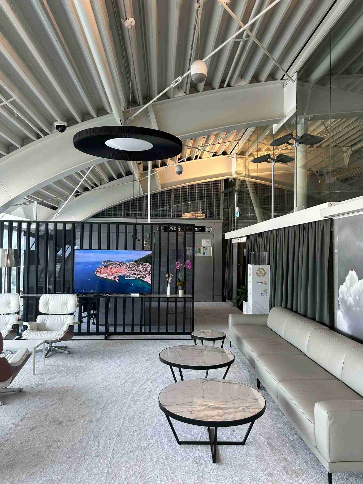 Sky Lounge - interior view 2