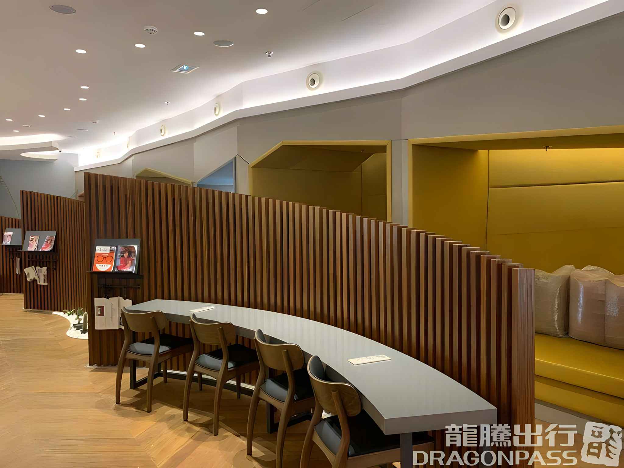 Primeclass Lounge - interior view 4