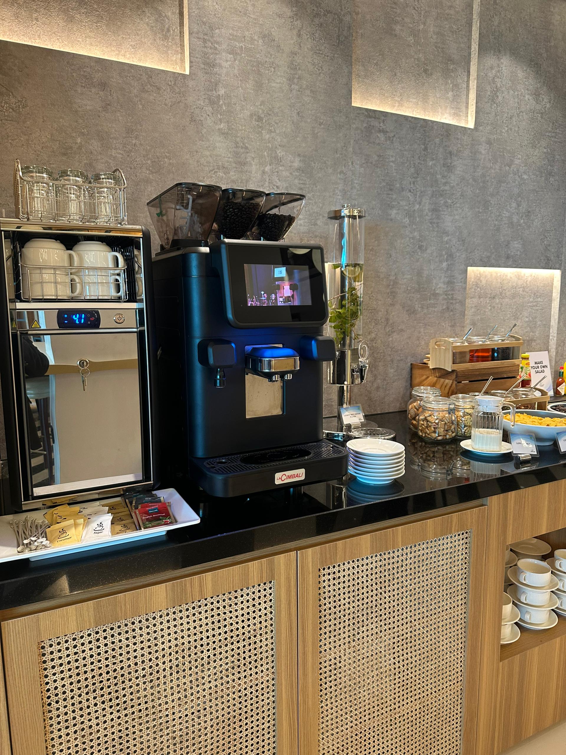 Travel Club Lounge and Bar
