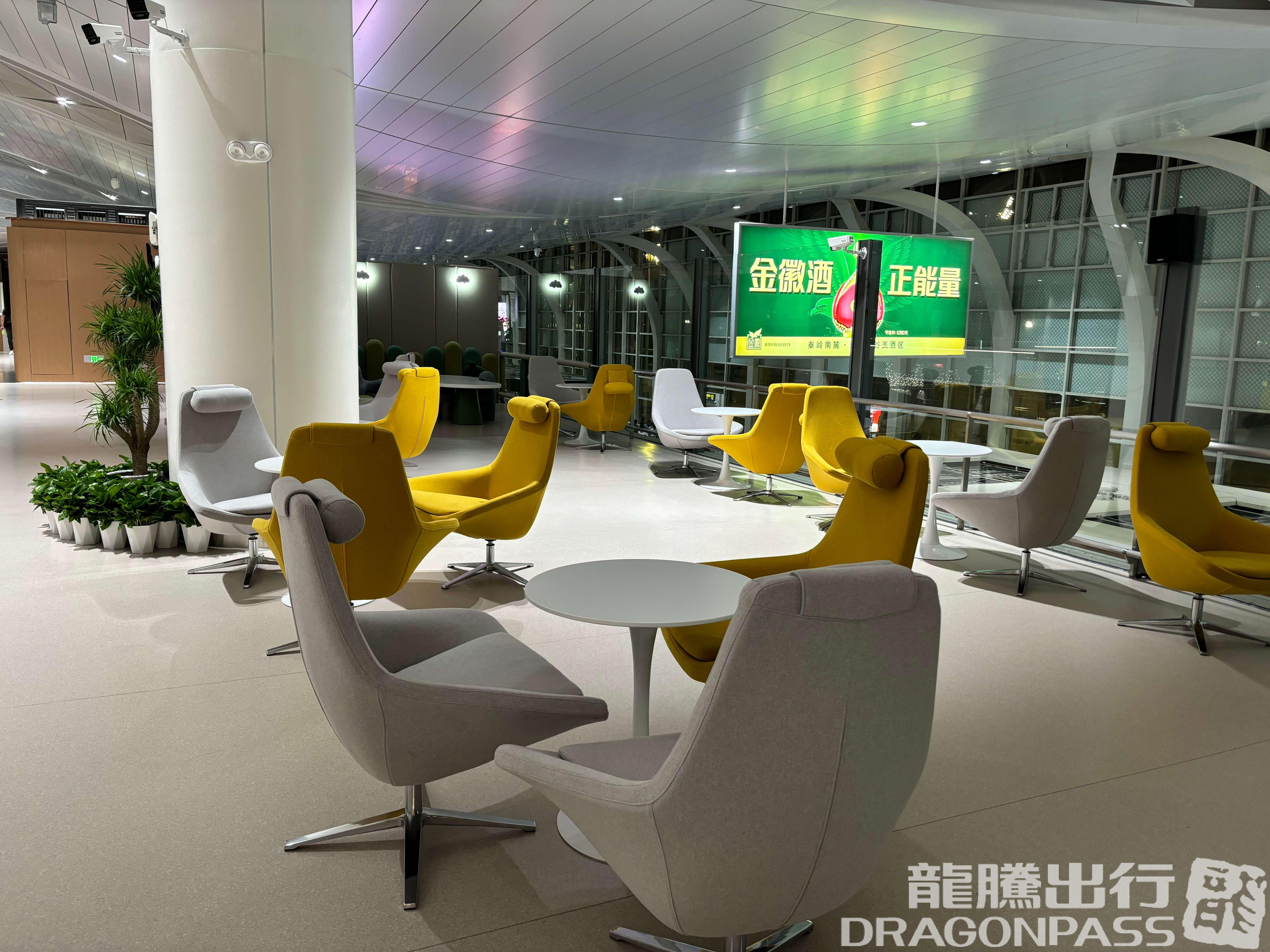 First Class Lounge - interior view 4