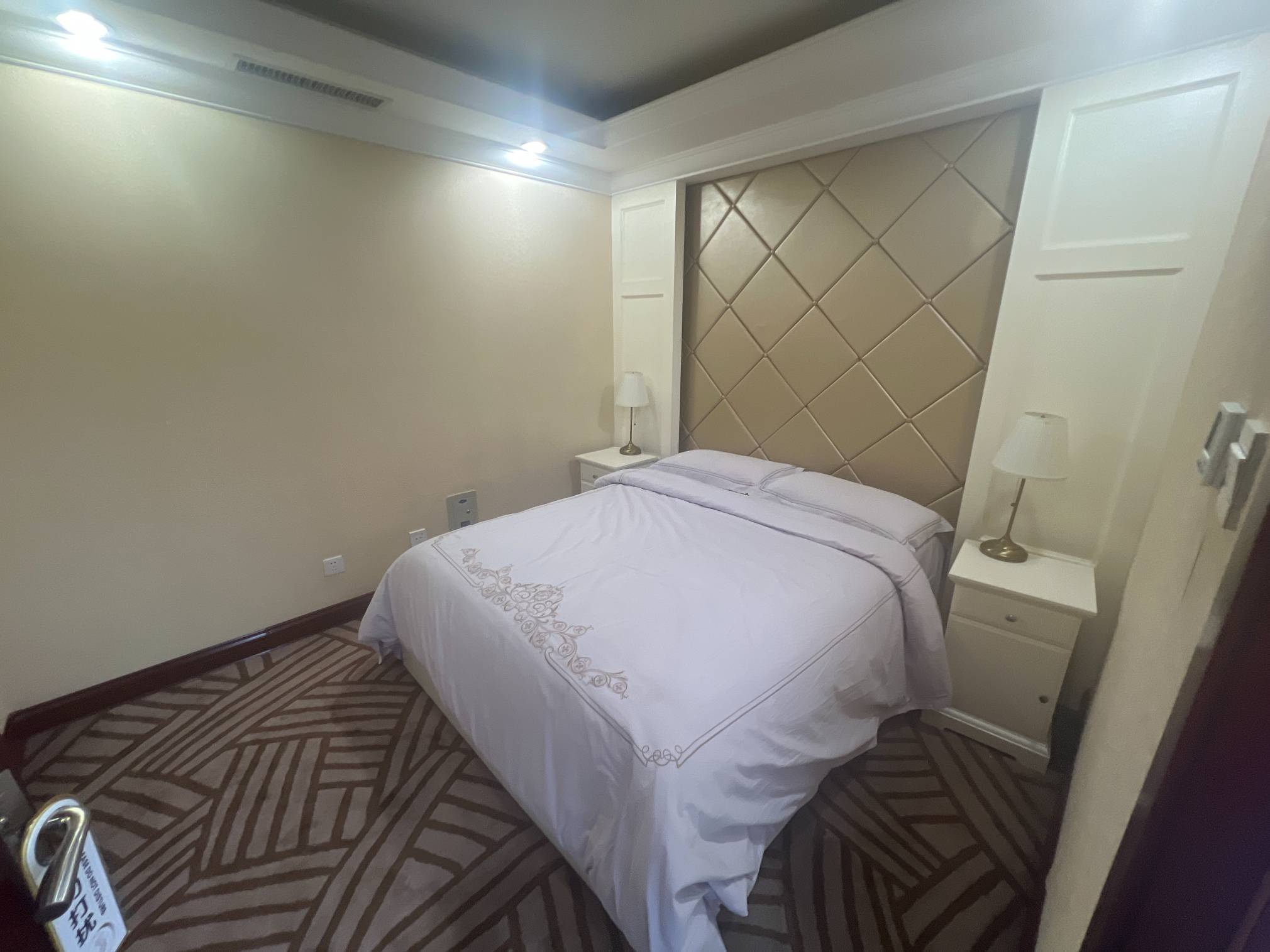 South Airlines First Class and Business Class Pearl Member Lounge (T1 International)