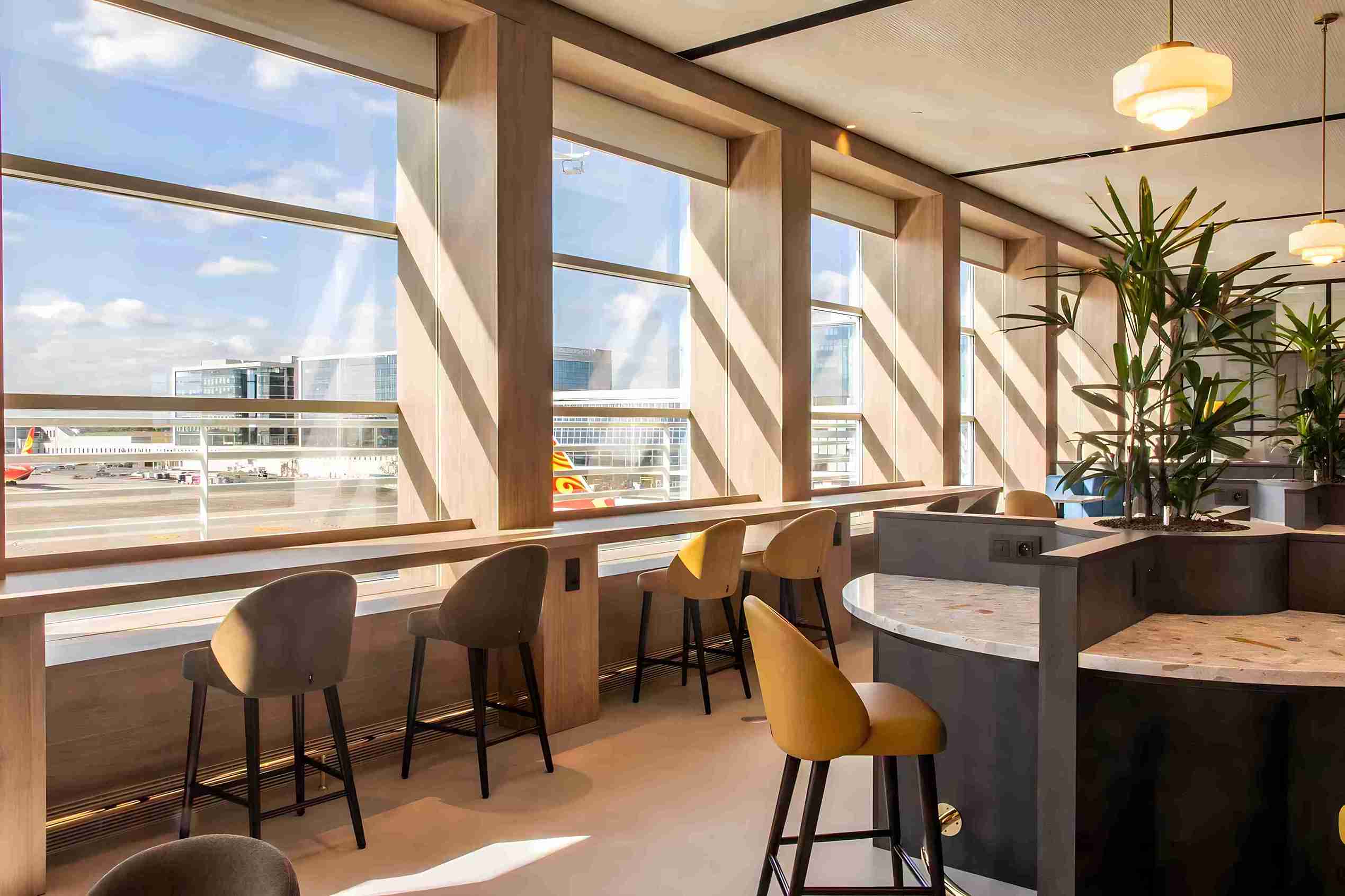 The View - interior view 4