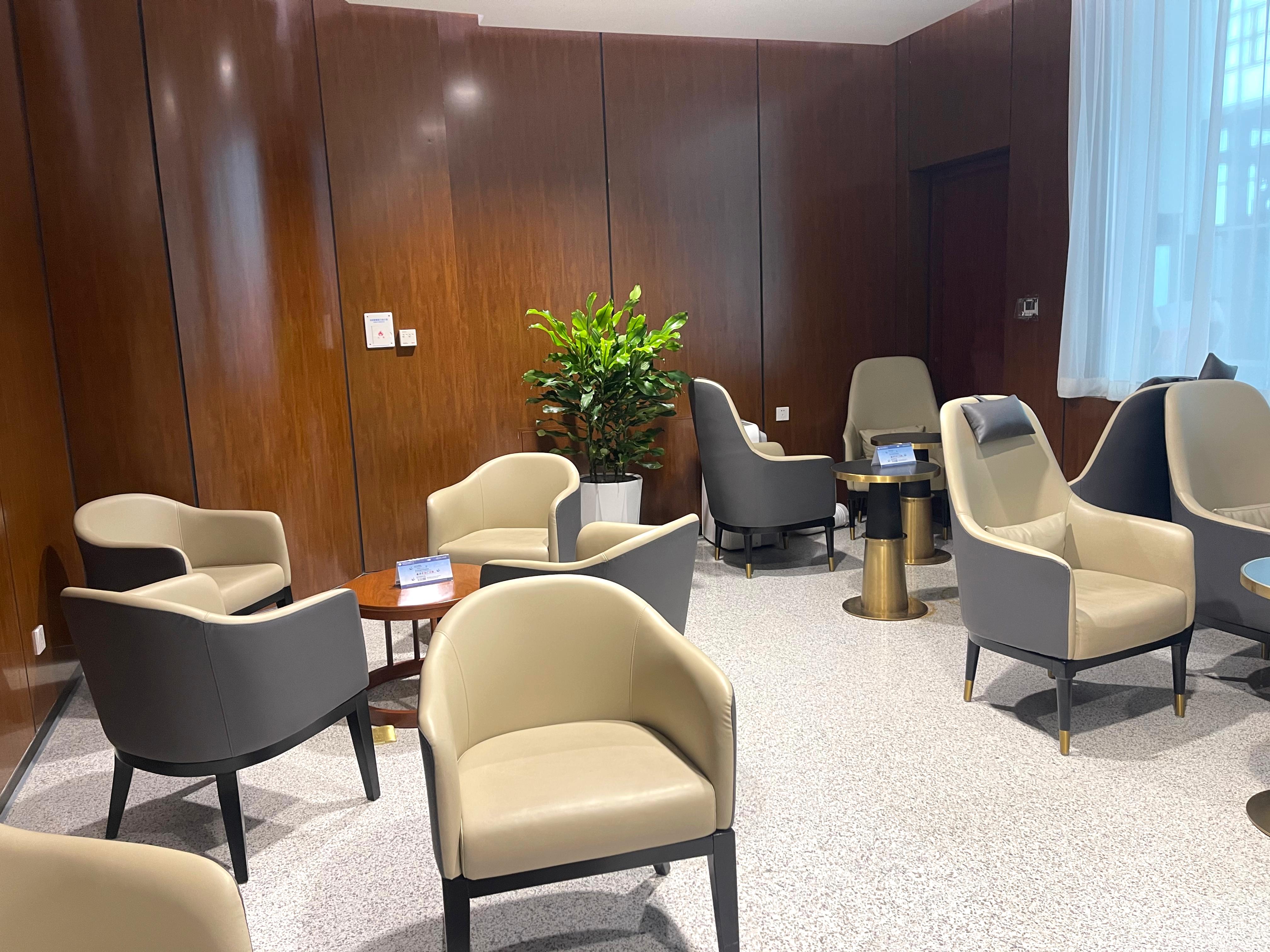 First/Business Class Lounge