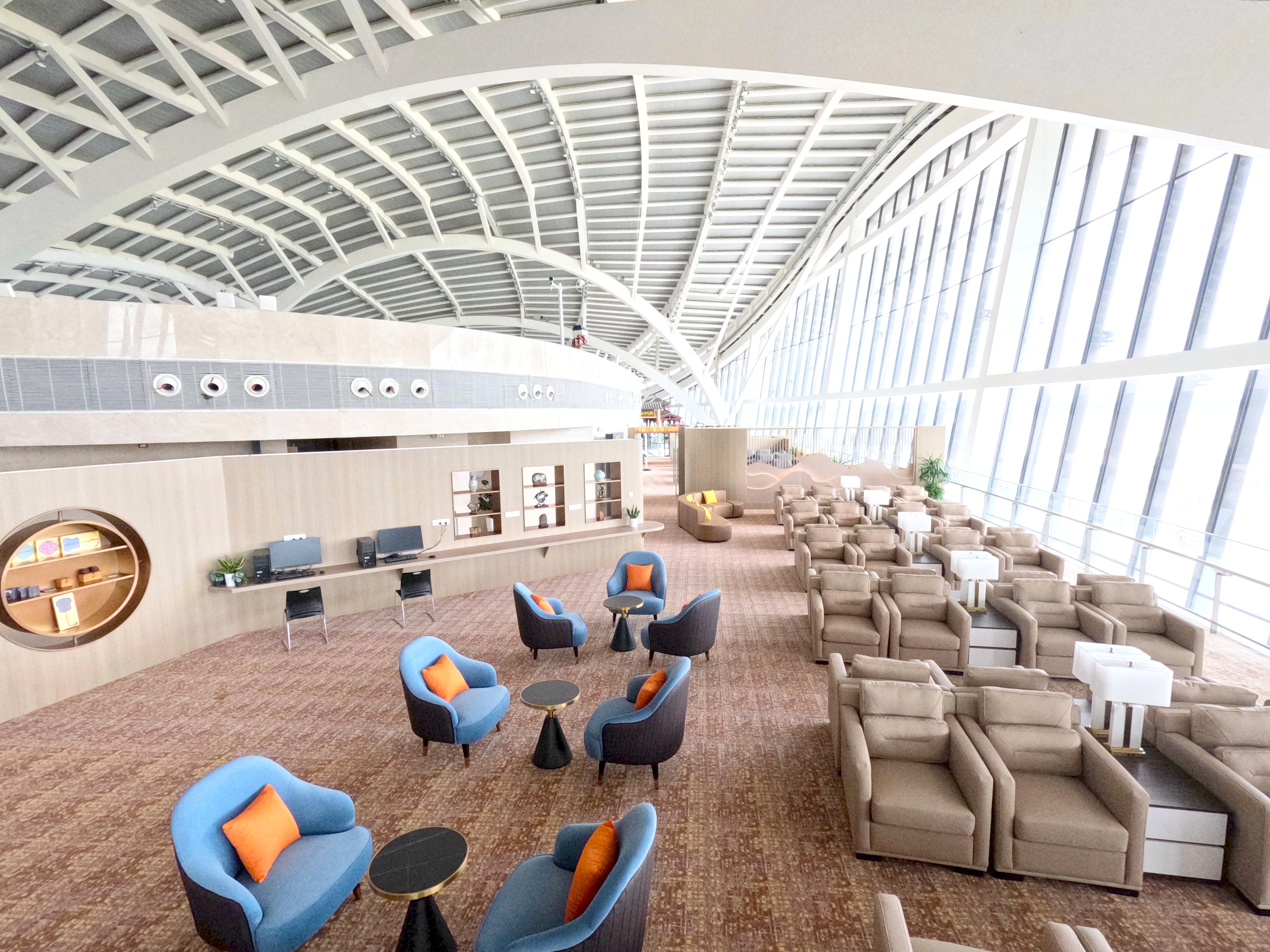 First Class/Business Class Lounge (Dom)