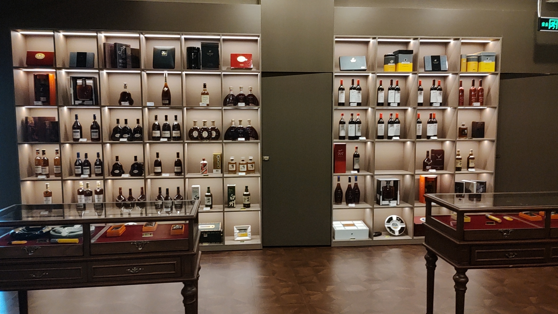 Cuba Pavilion Lounge - interior view 3