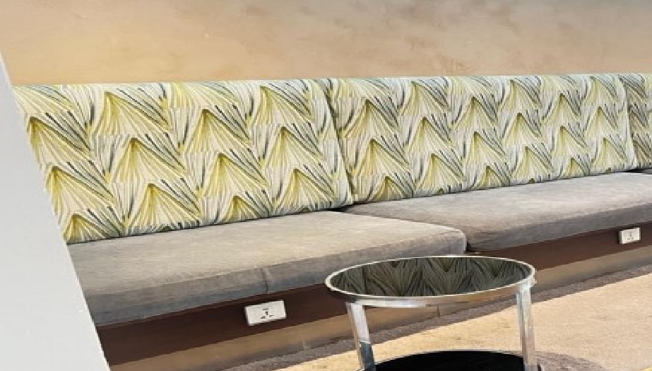 Simba Lounge - interior view 4