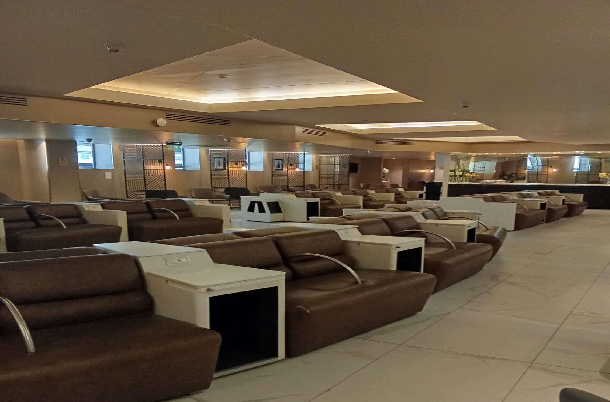 Salon Pacific Club T1 - interior view 2