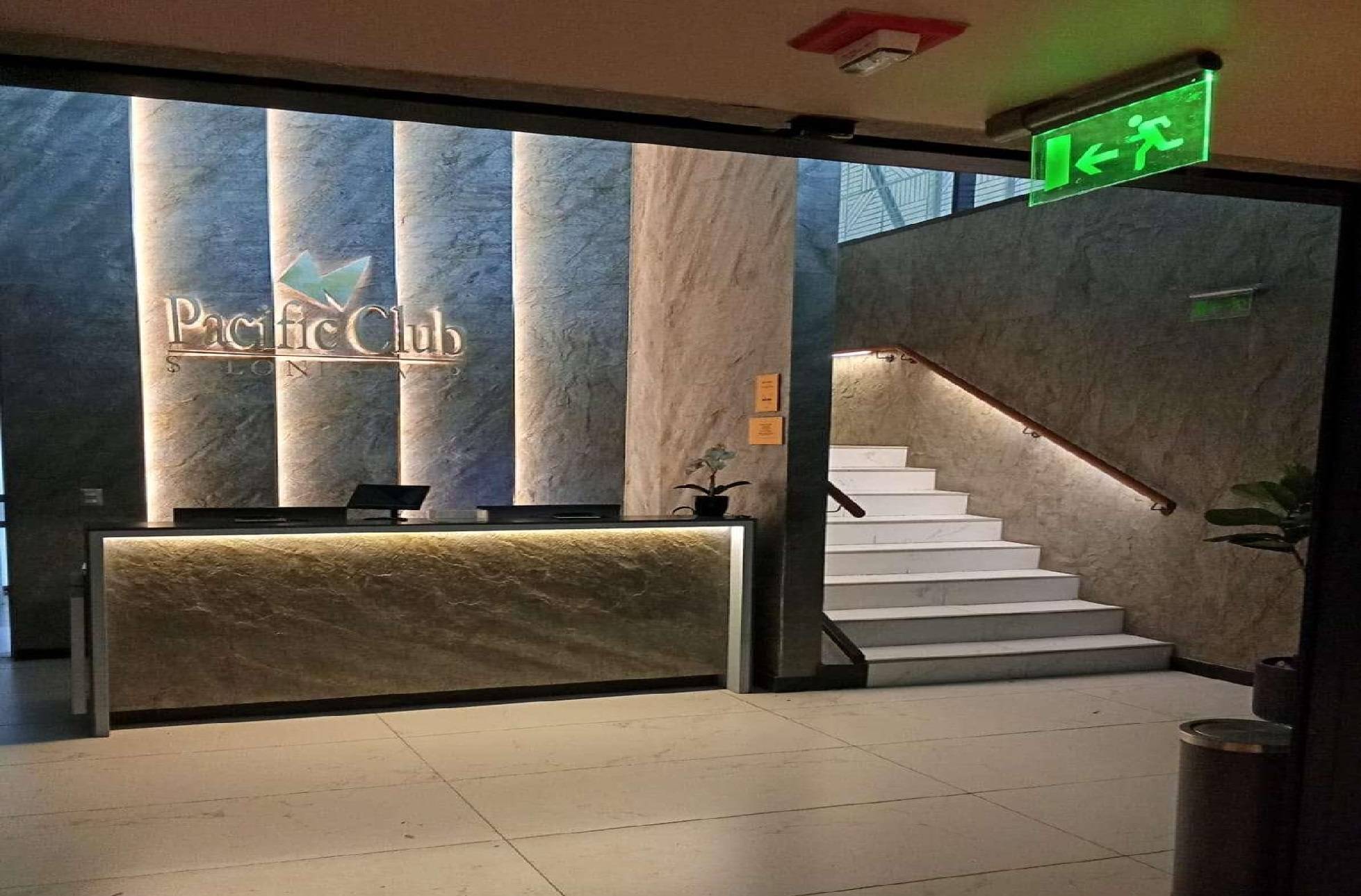 Salon Pacific Club T1