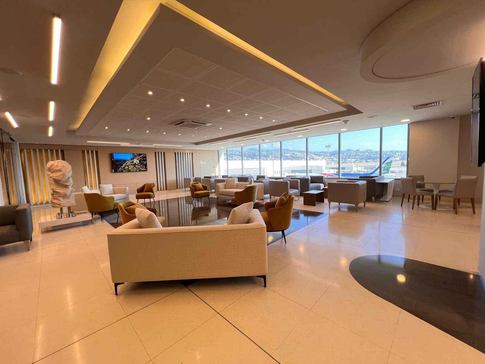 Ahlein Comfy Lounge - interior view 4