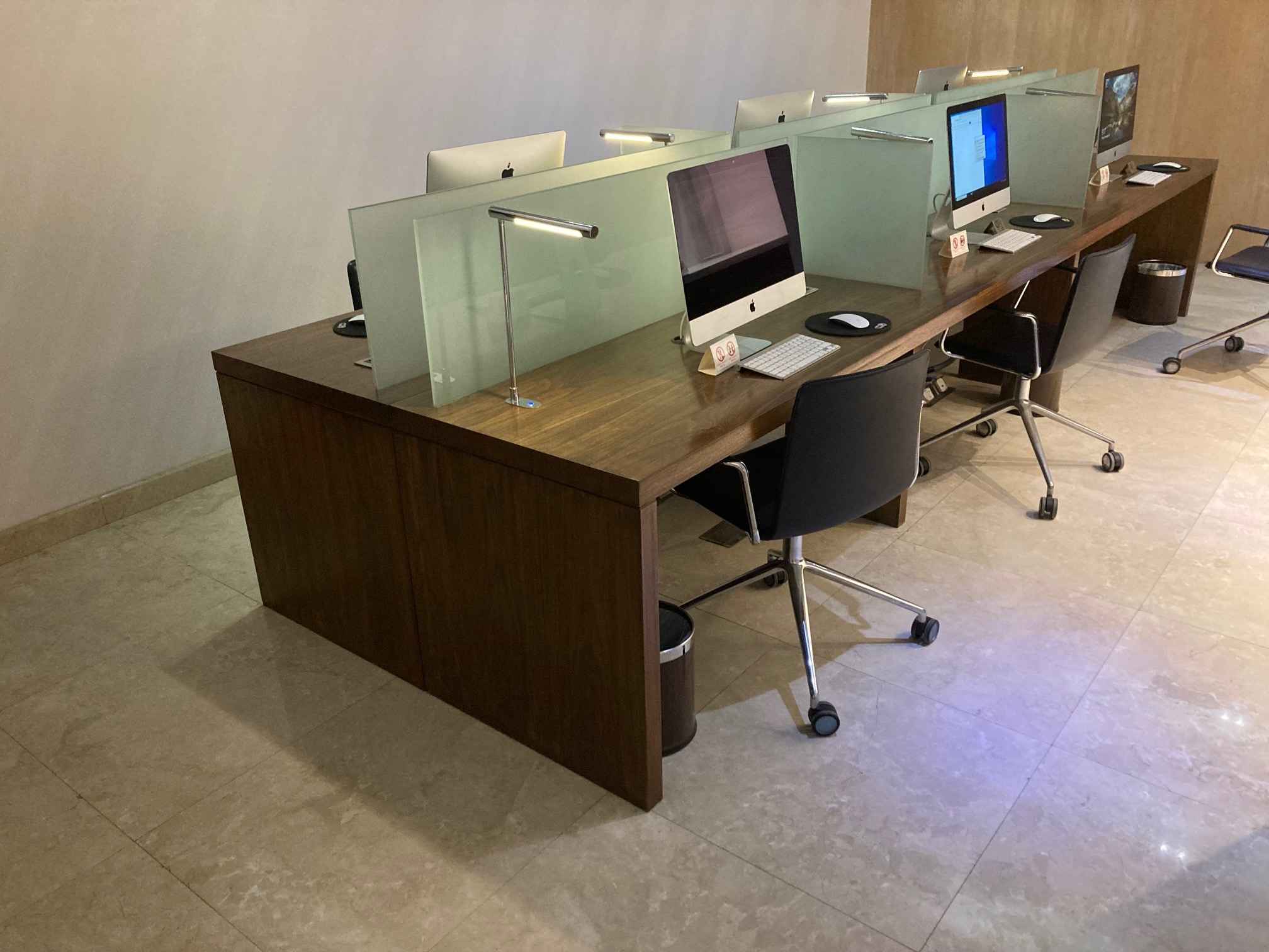 Primeclass Lounge - interior view 4