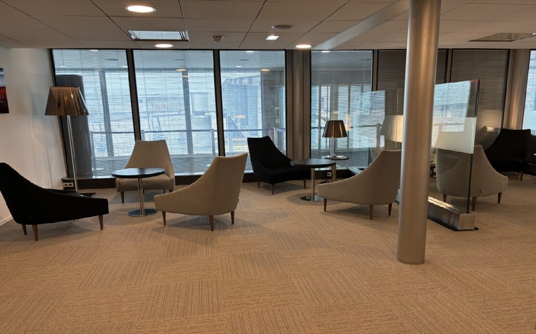 Salon Paris - interior view 4