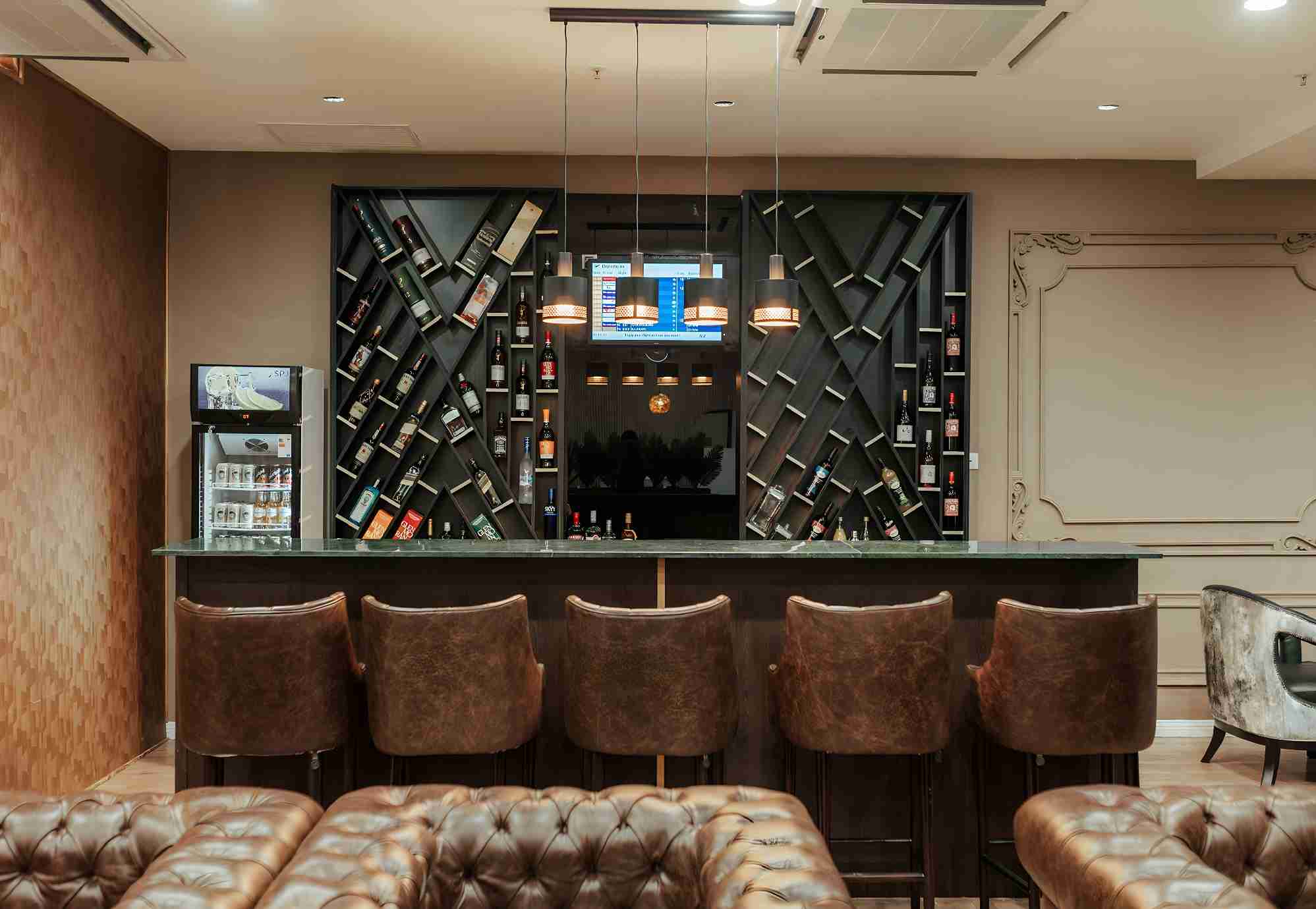 Premium Luxury Lounge - interior view 4