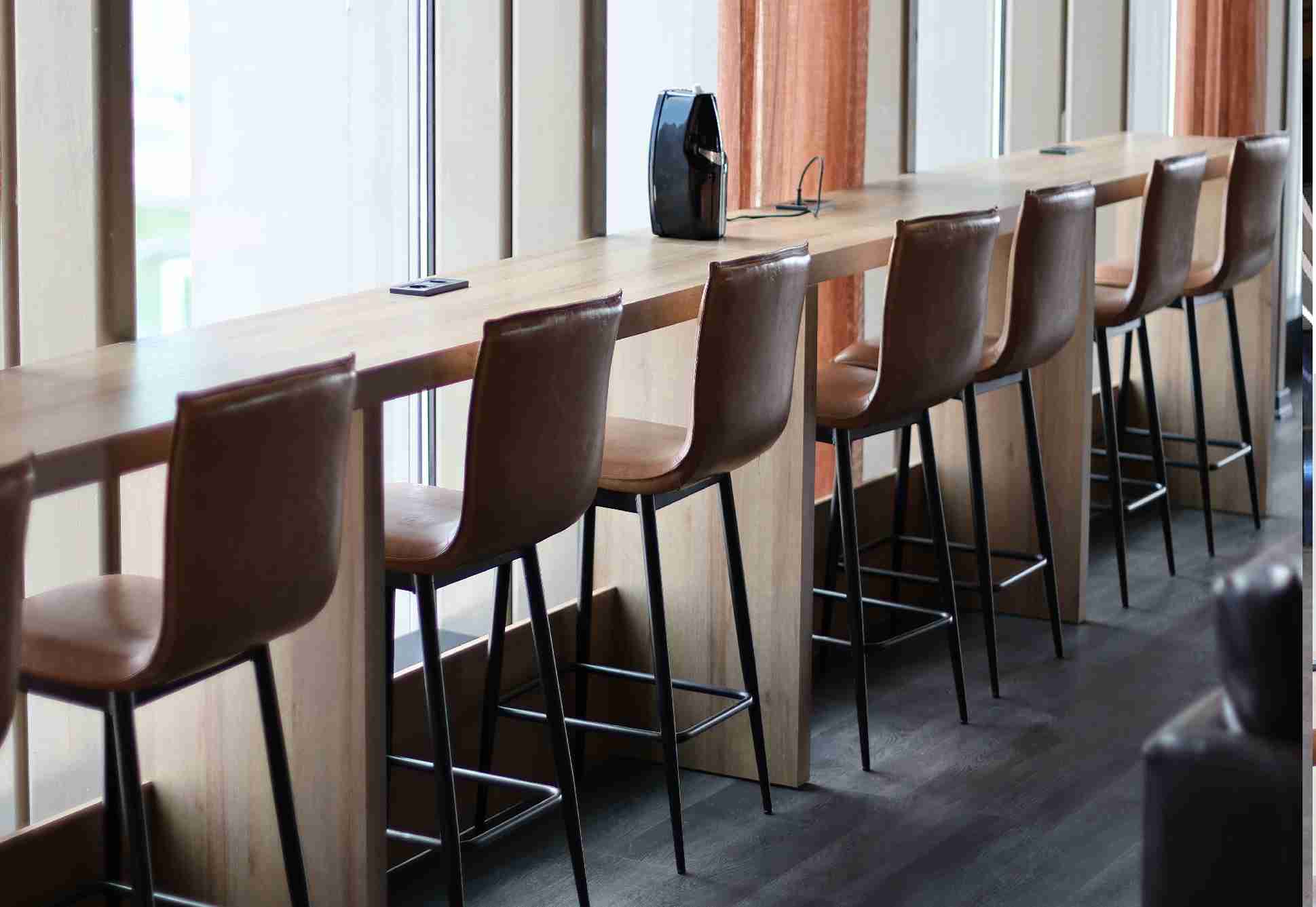 Platinum Lounge (Domestic) - interior view 3