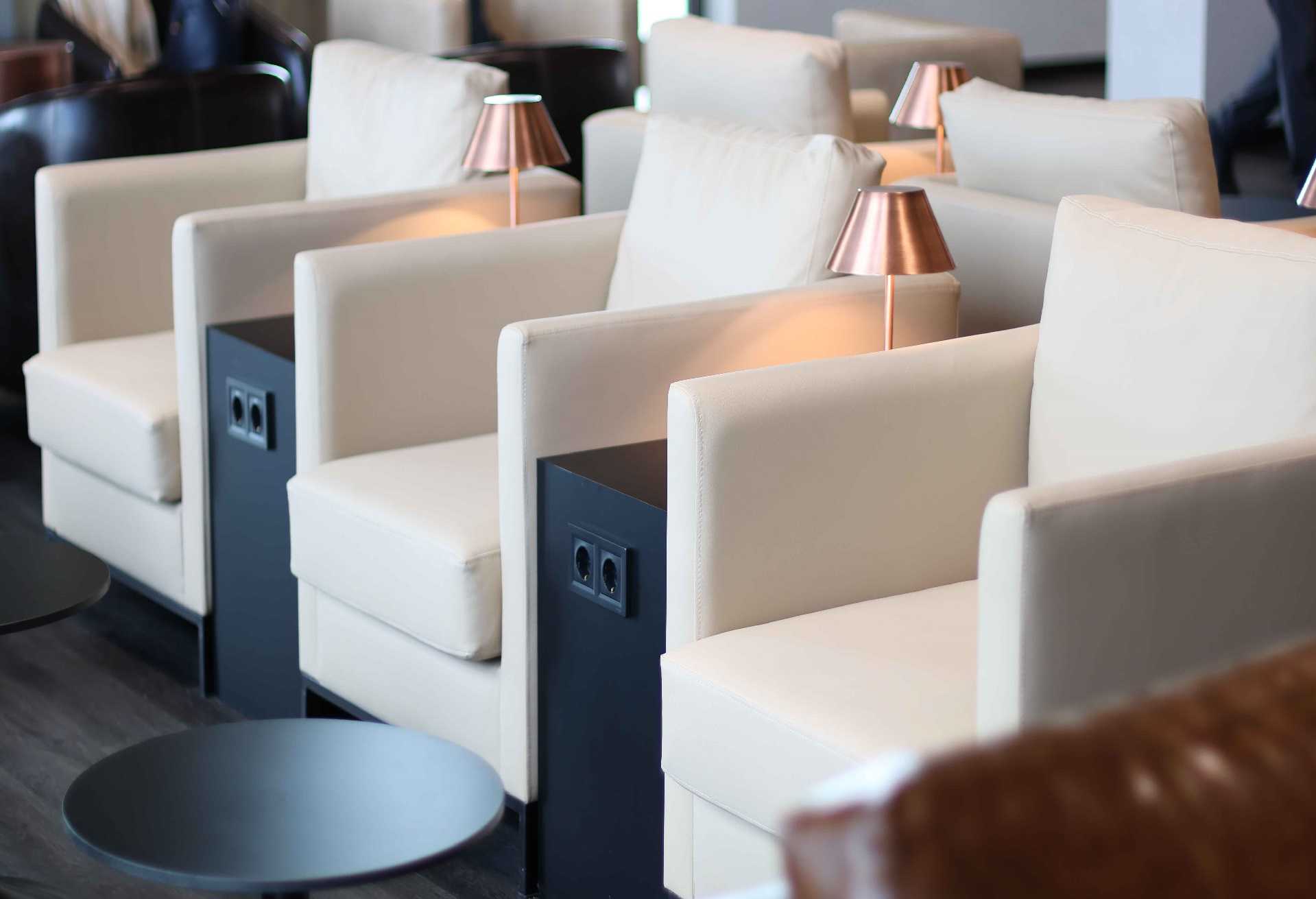 Platinum Lounge (Domestic)