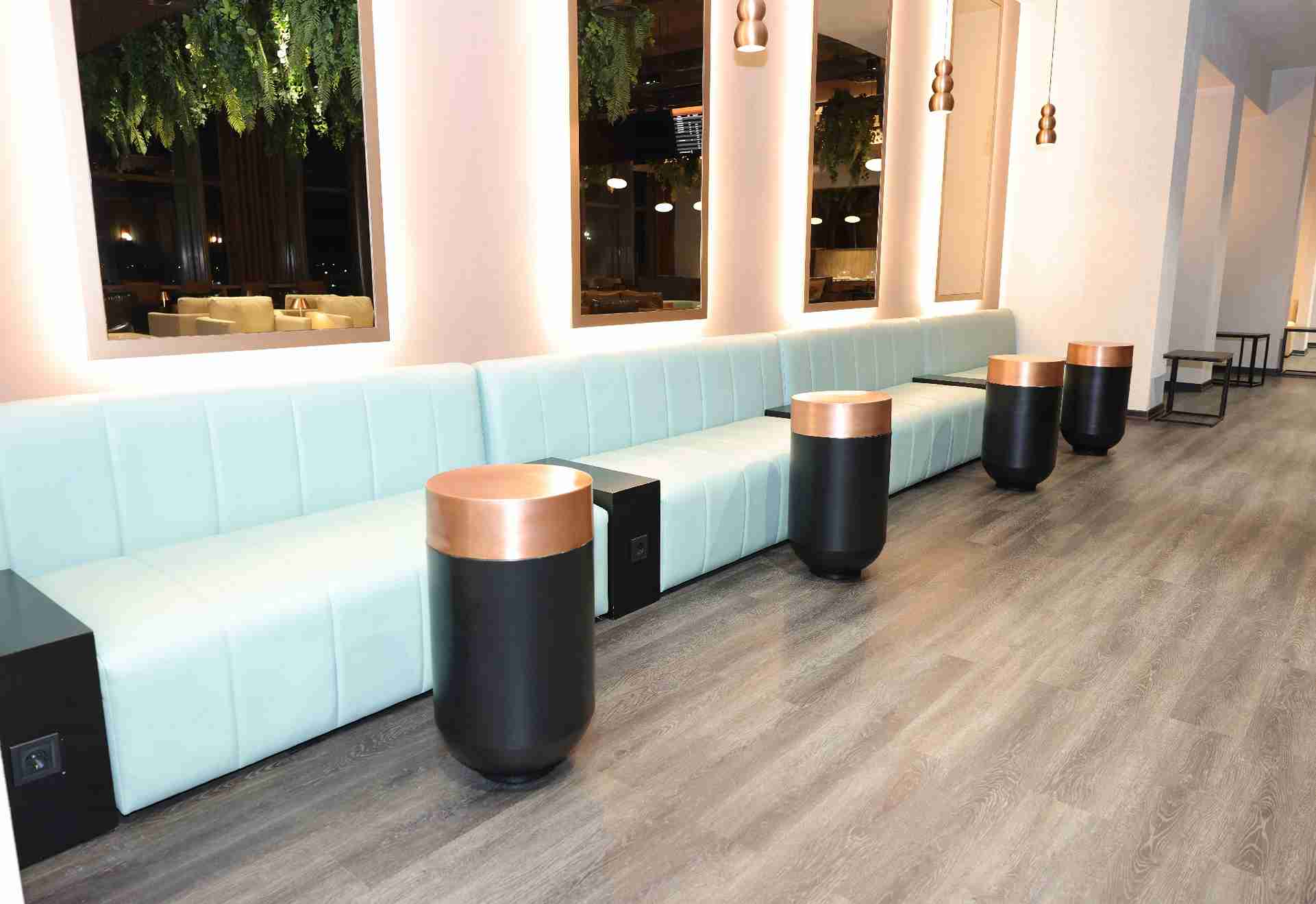 Platinum Lounge (Domestic) - interior view 4