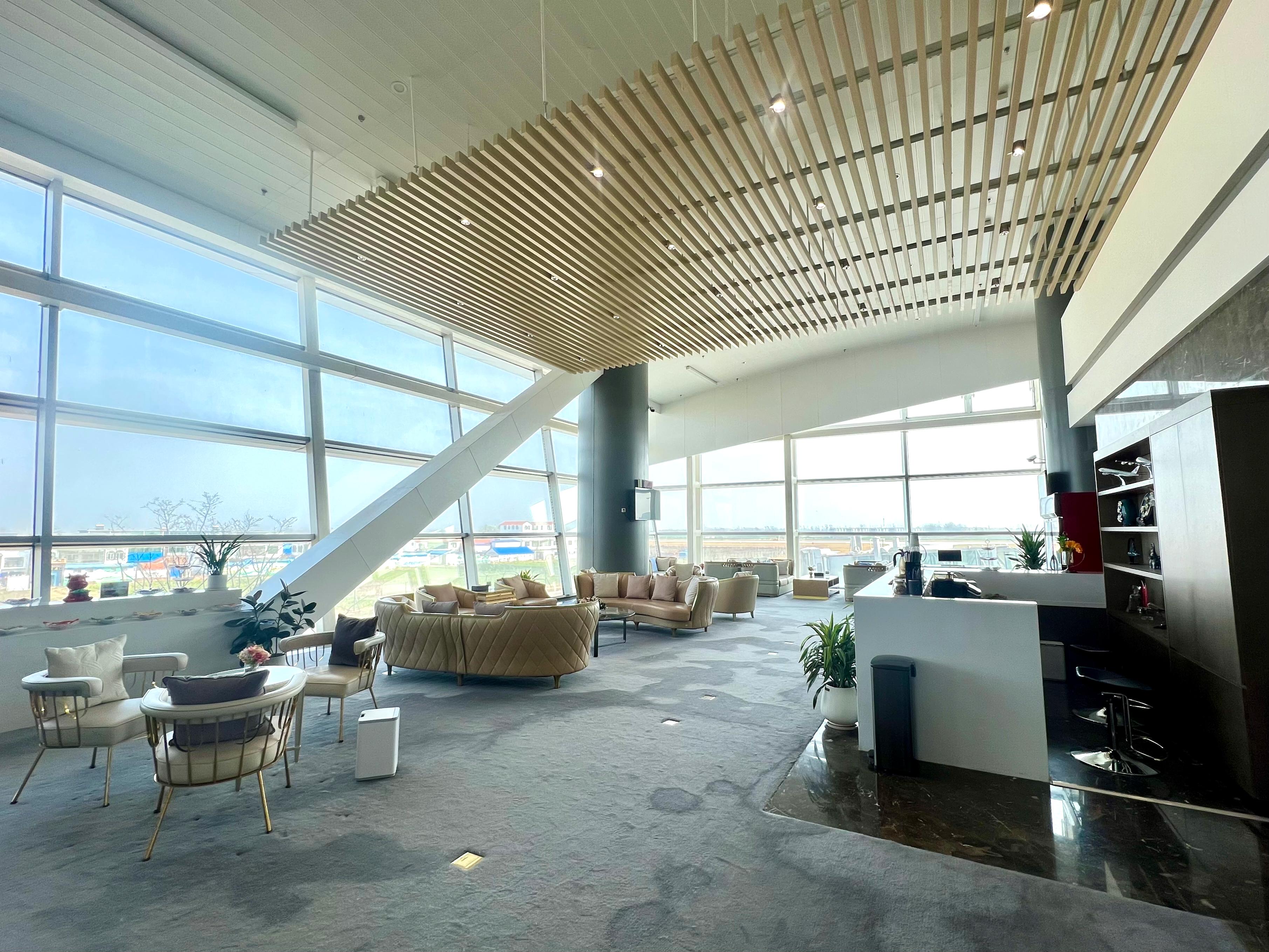 First Class Lounge (2F)