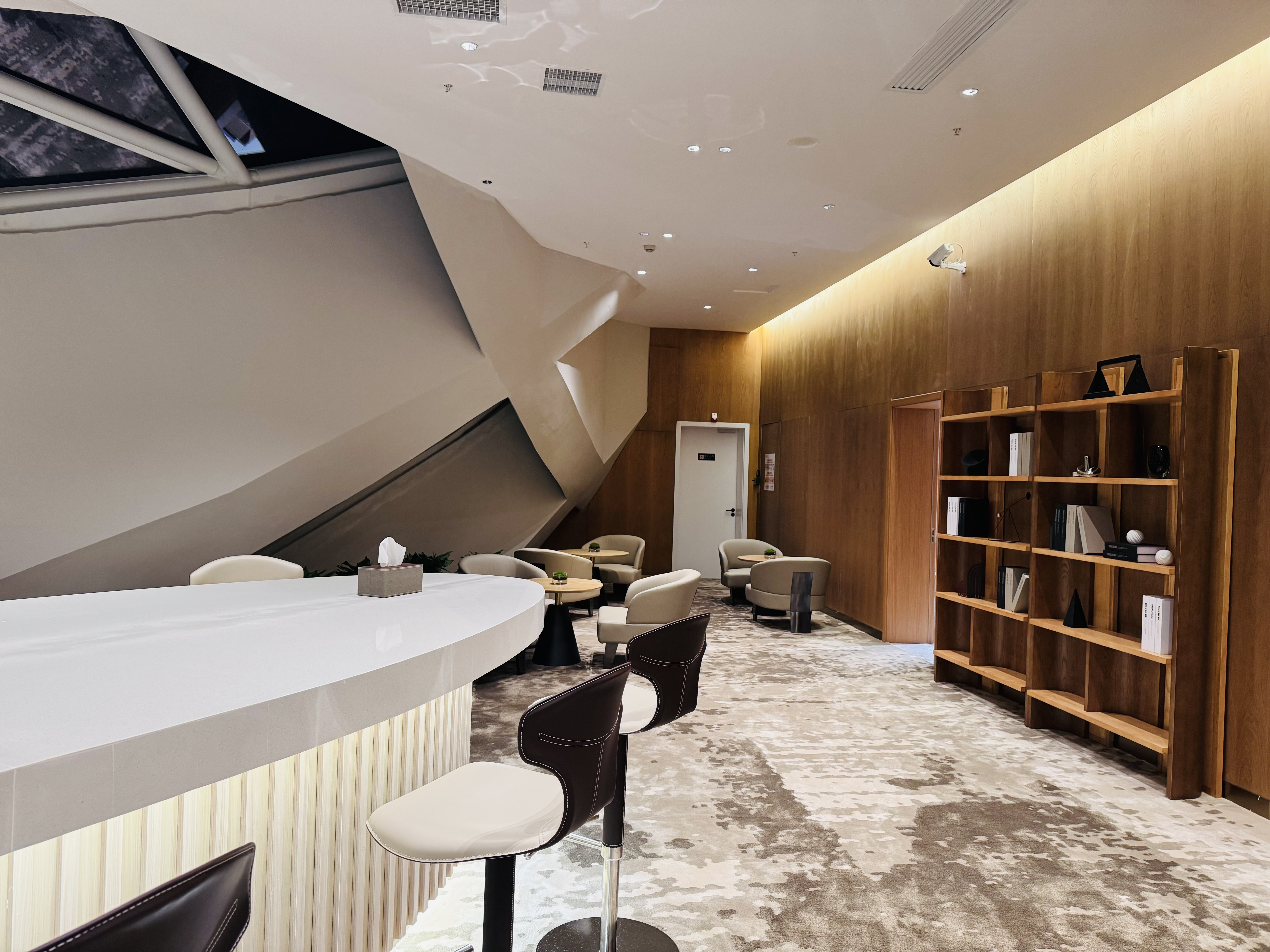 First Class Lounge - interior view 4