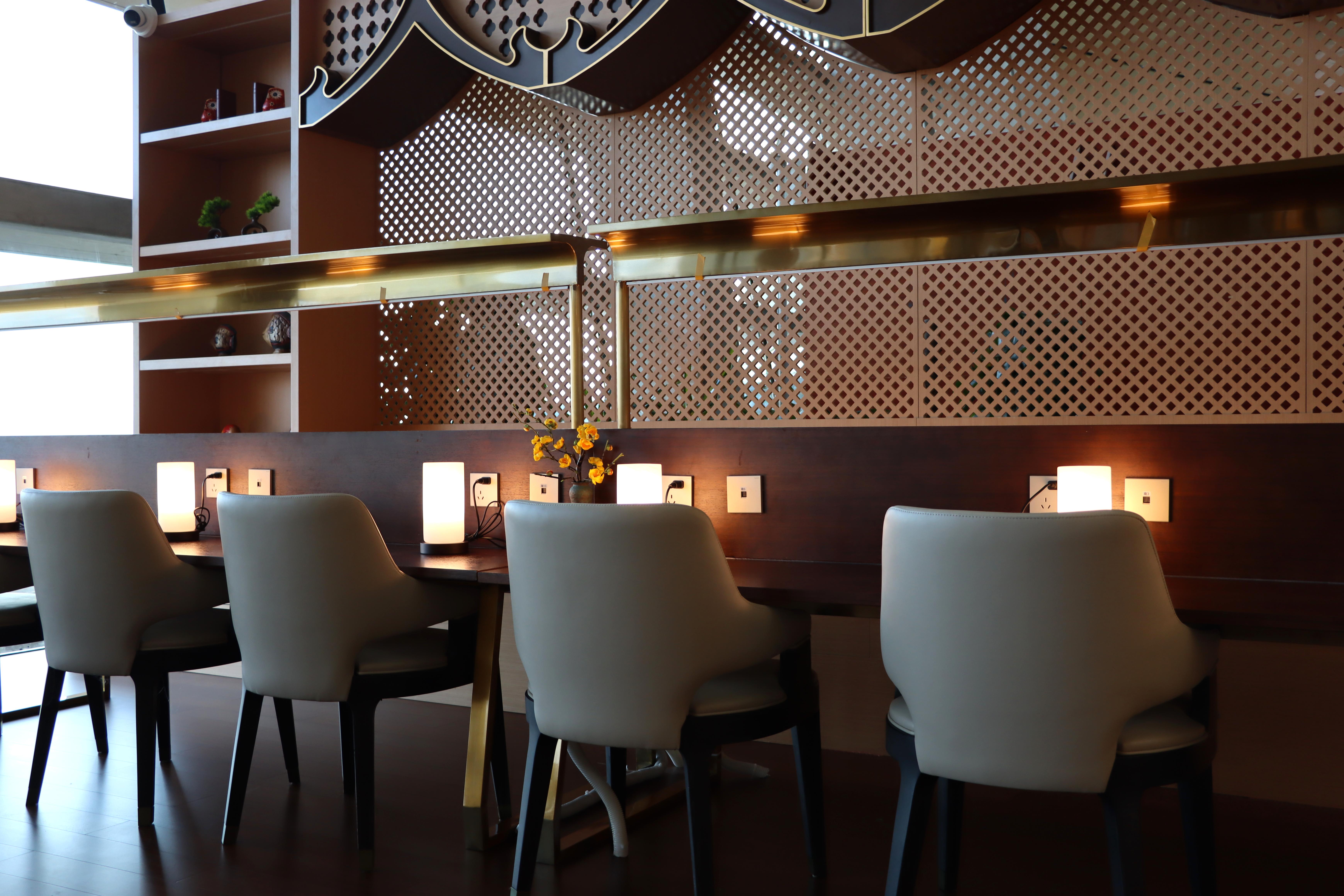 First Class Lounge V6