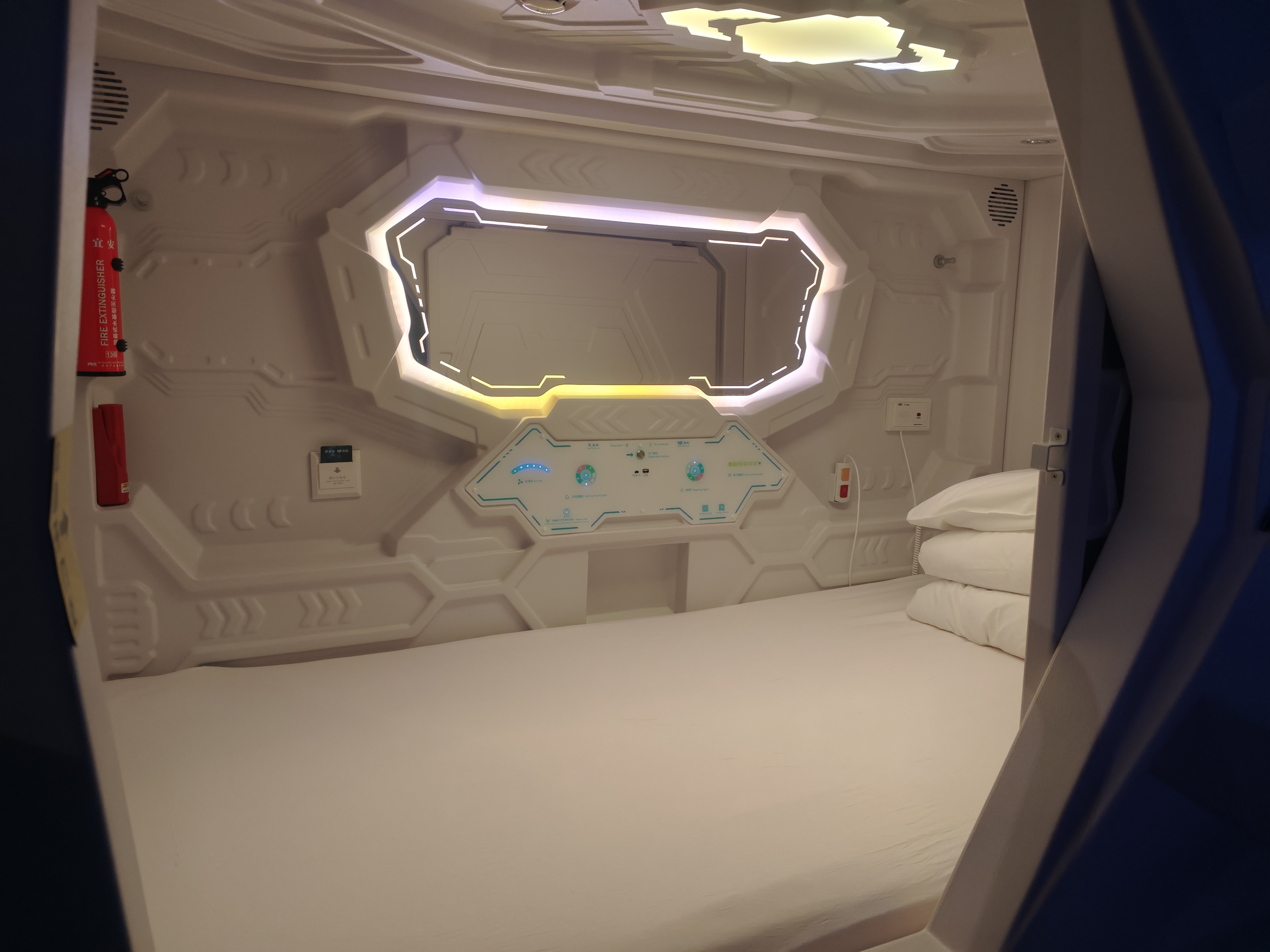 Take a nap during Miyi accounting time (outside T2 domestic security check) - interior view 3