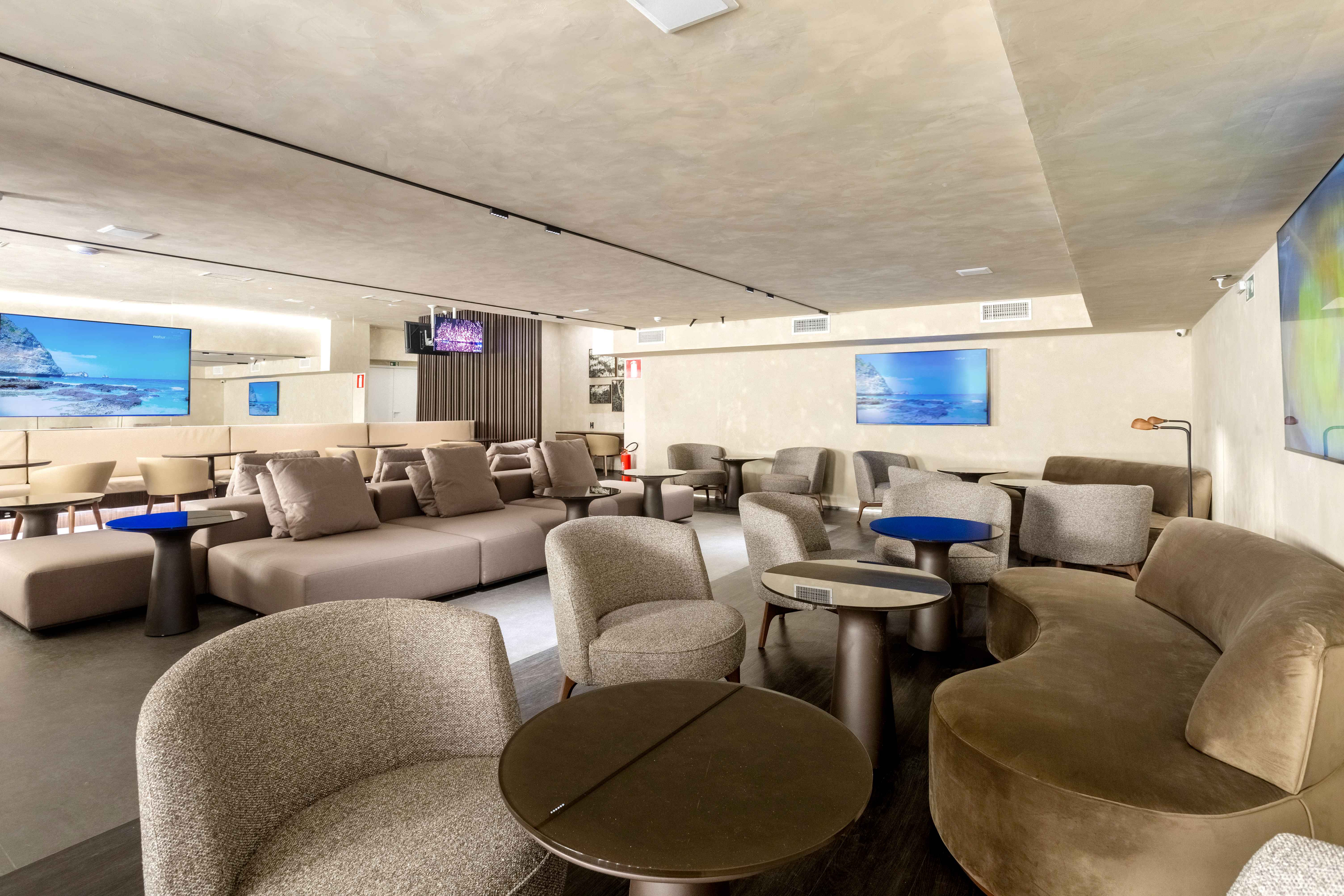 BRT Lounge Confins - interior view 4