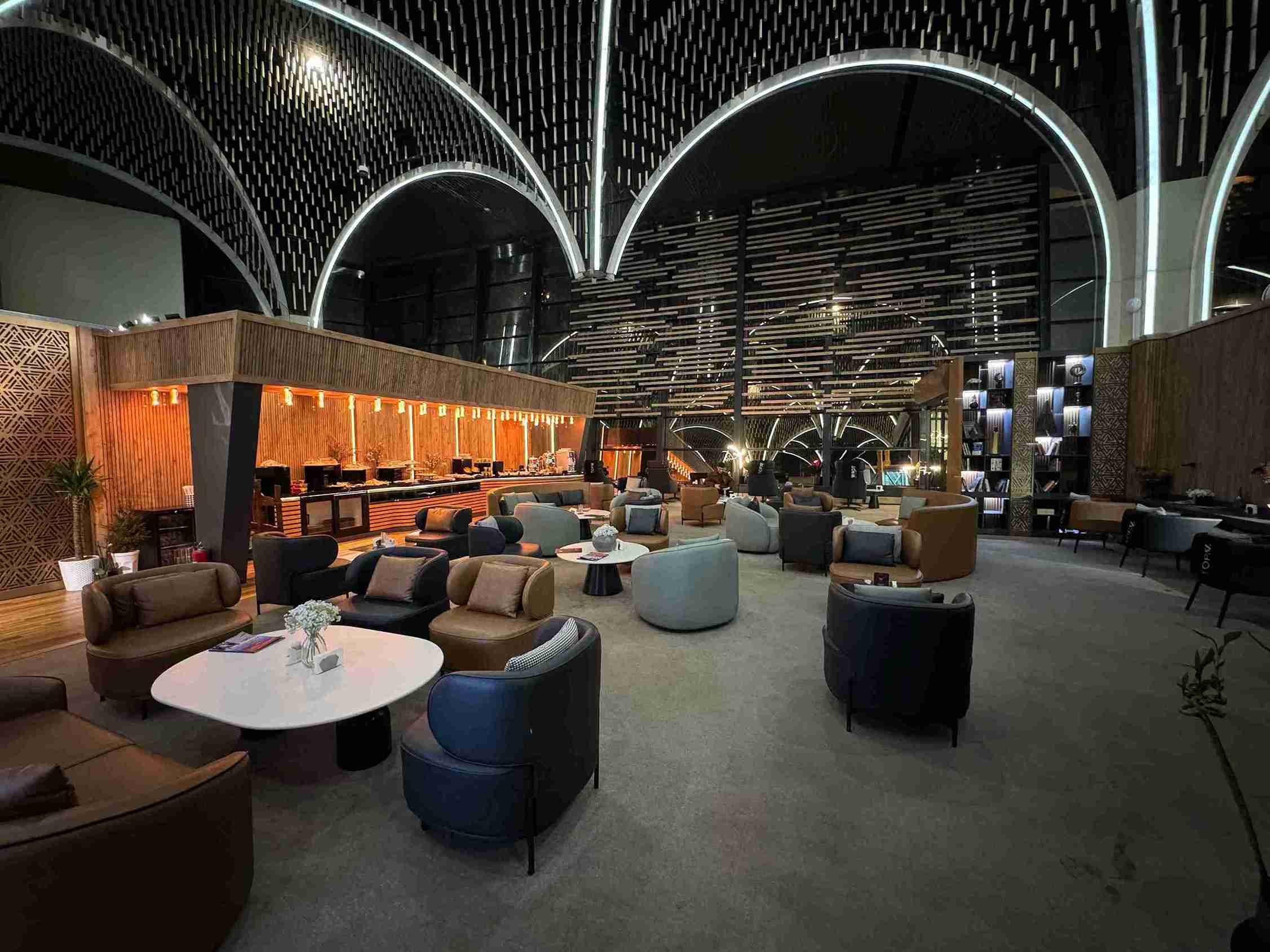 Topaz Lounge - interior view 3