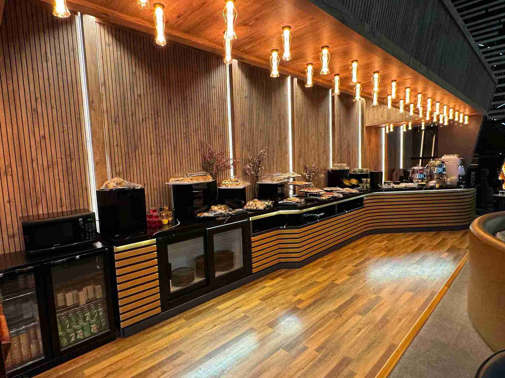 Topaz Lounge - interior view 2