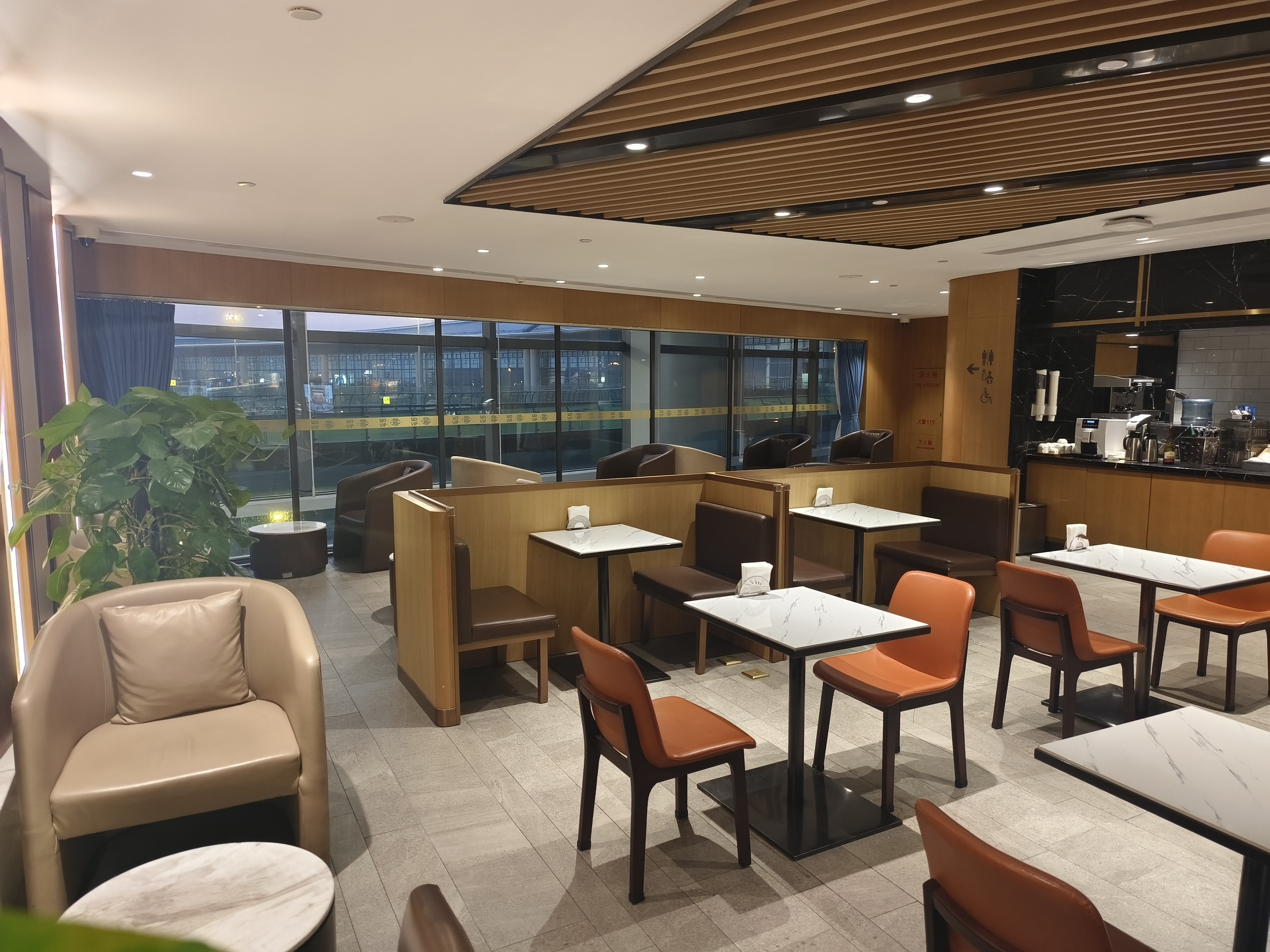 International VIP CLUB2 (T1 International) - interior view 3