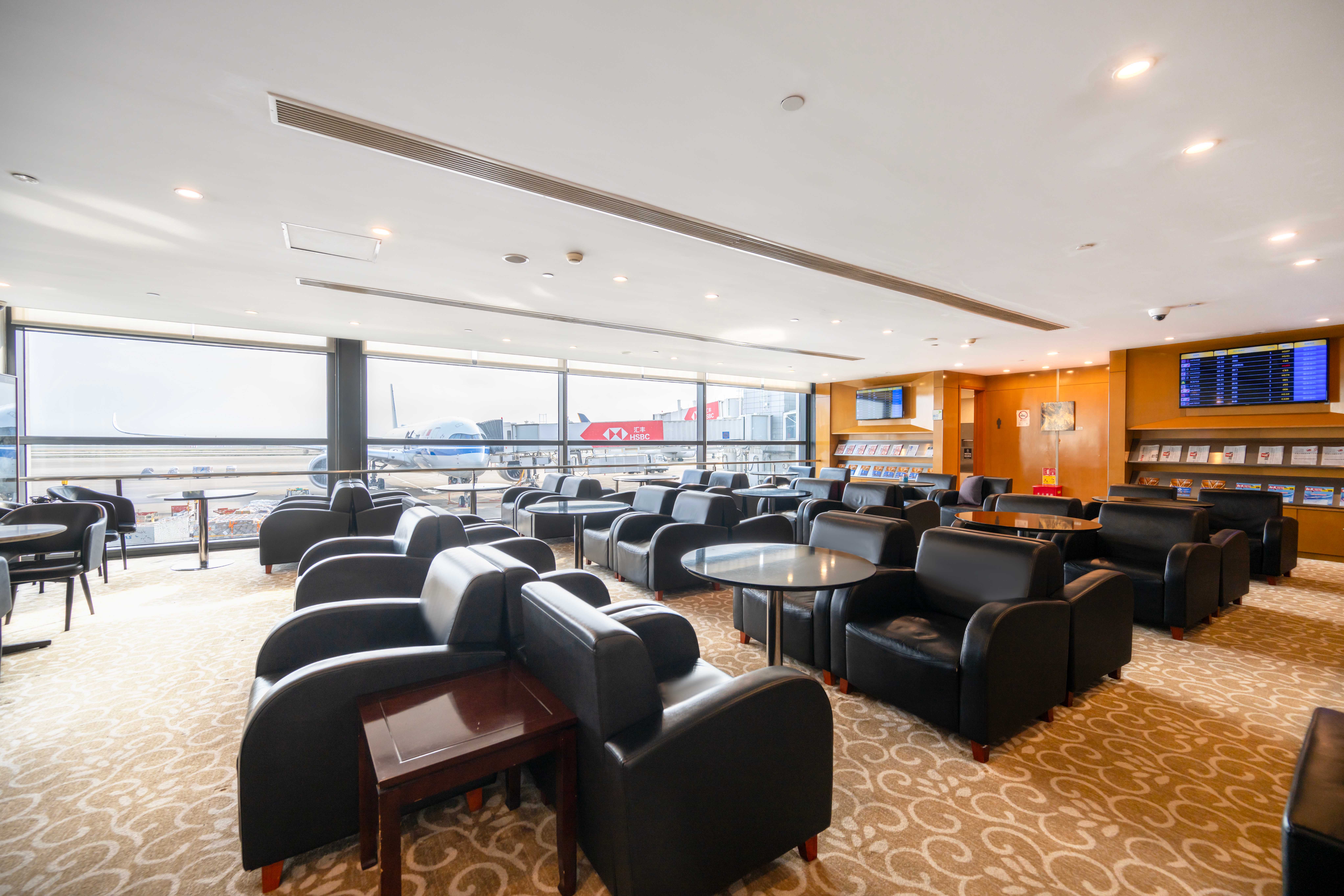 First Class Lounge No.73