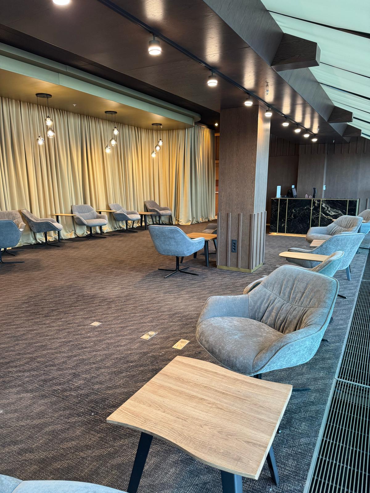 Business Lounge - interior view 2
