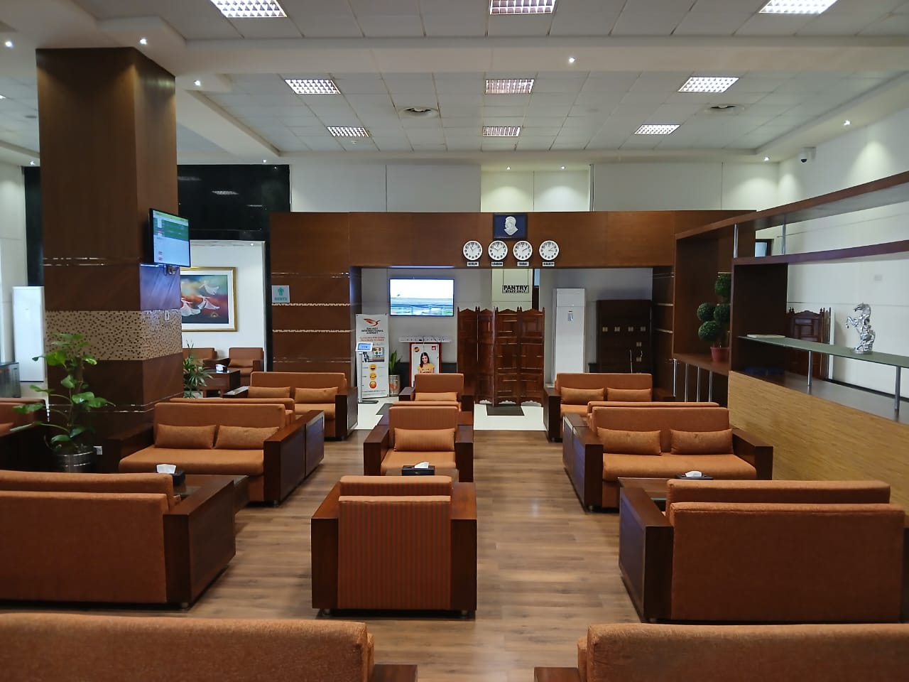 IQBAL LOUNGE - interior view 2