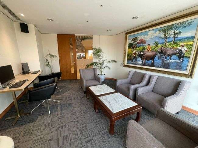 Saphire  Lounge(International)