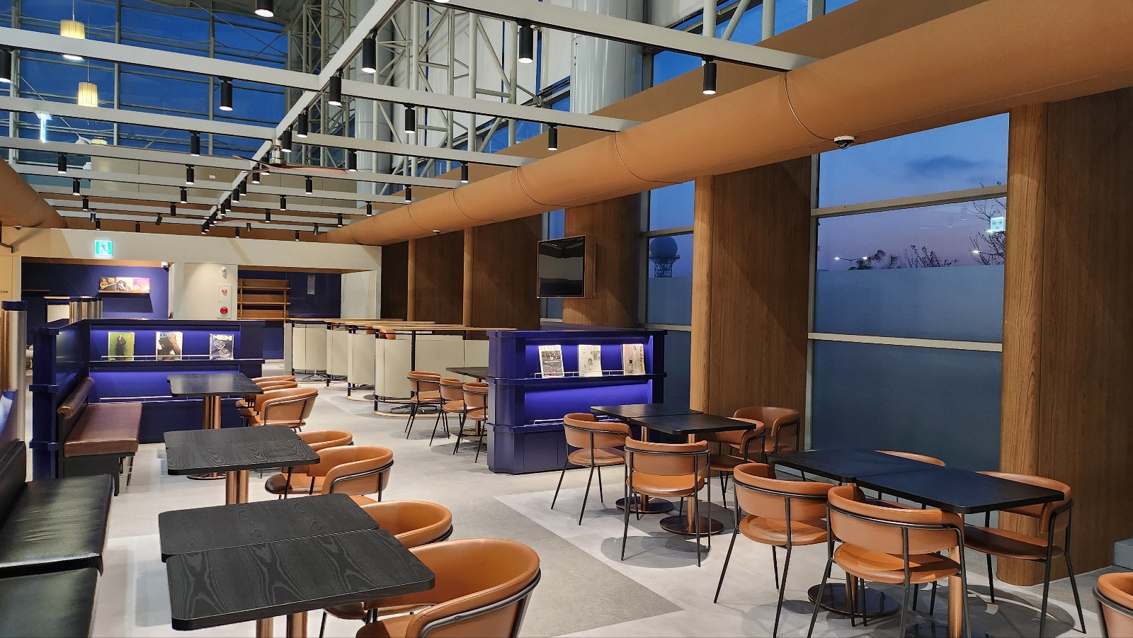 N Sky Hub Lounge - interior view 3