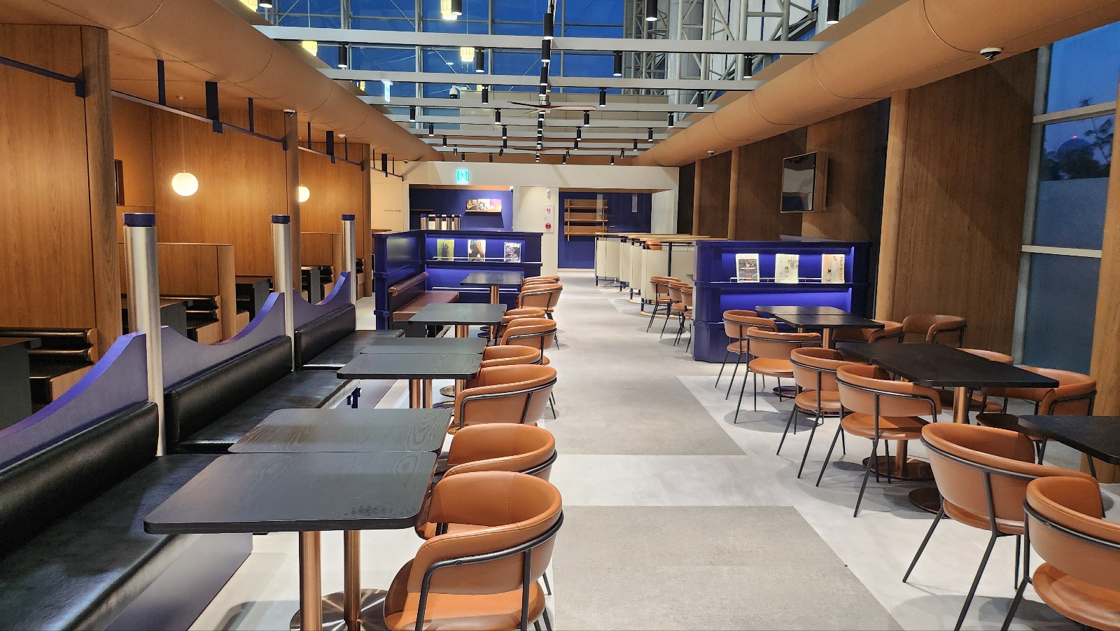 N Sky Hub Lounge - interior view 4