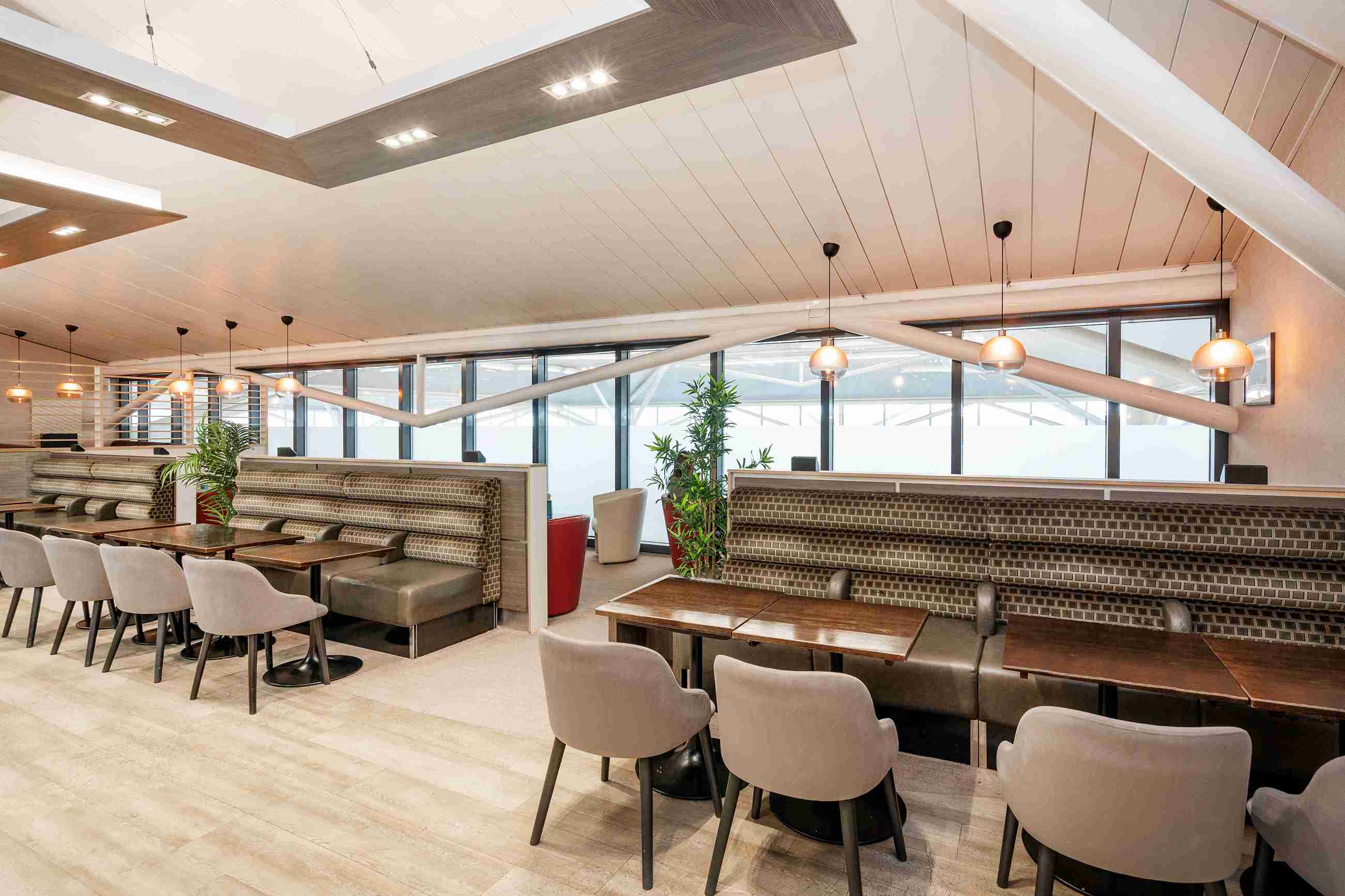 Essence Lounge - interior view 4