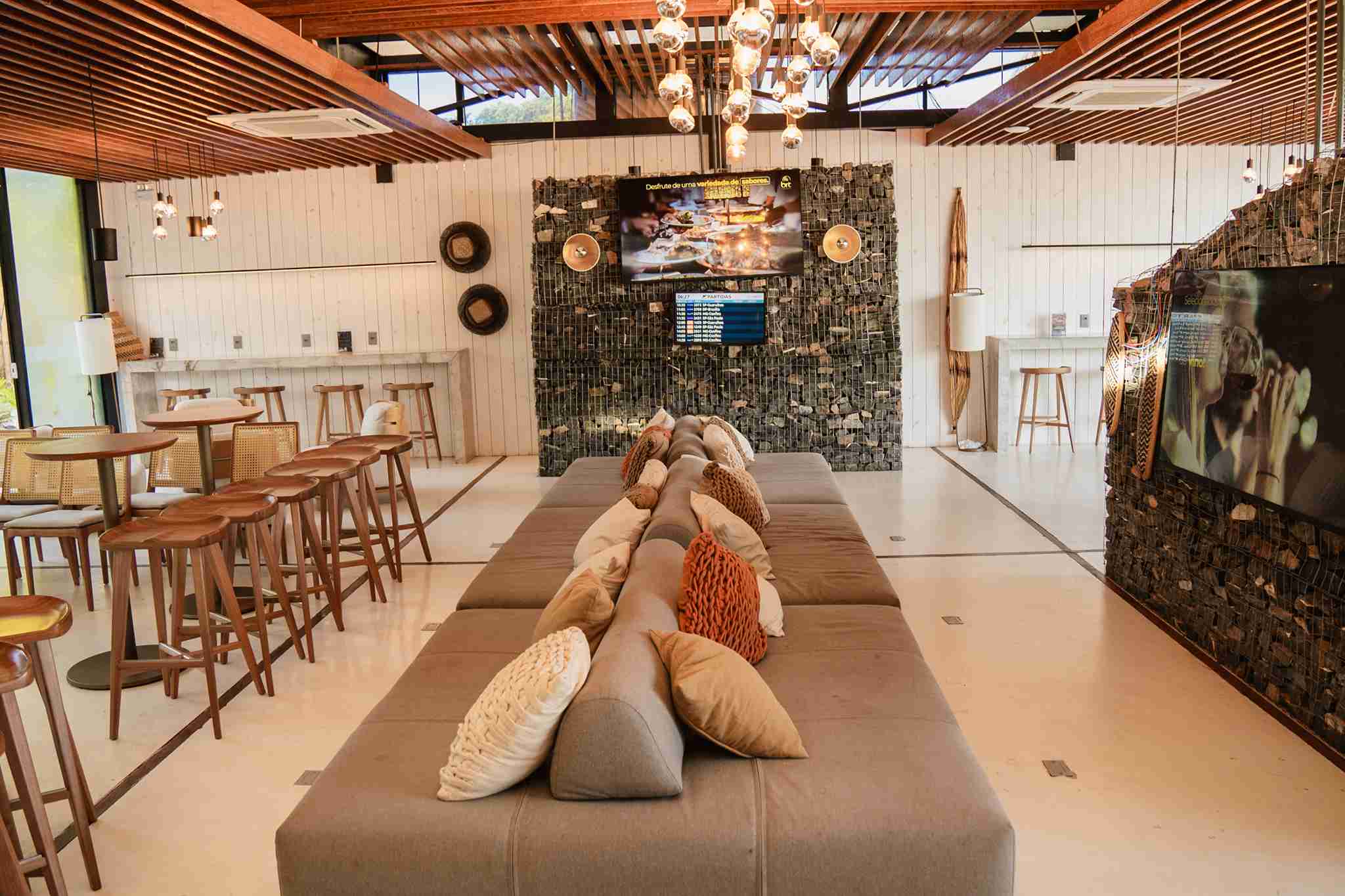 BRT Lounge - interior view 2