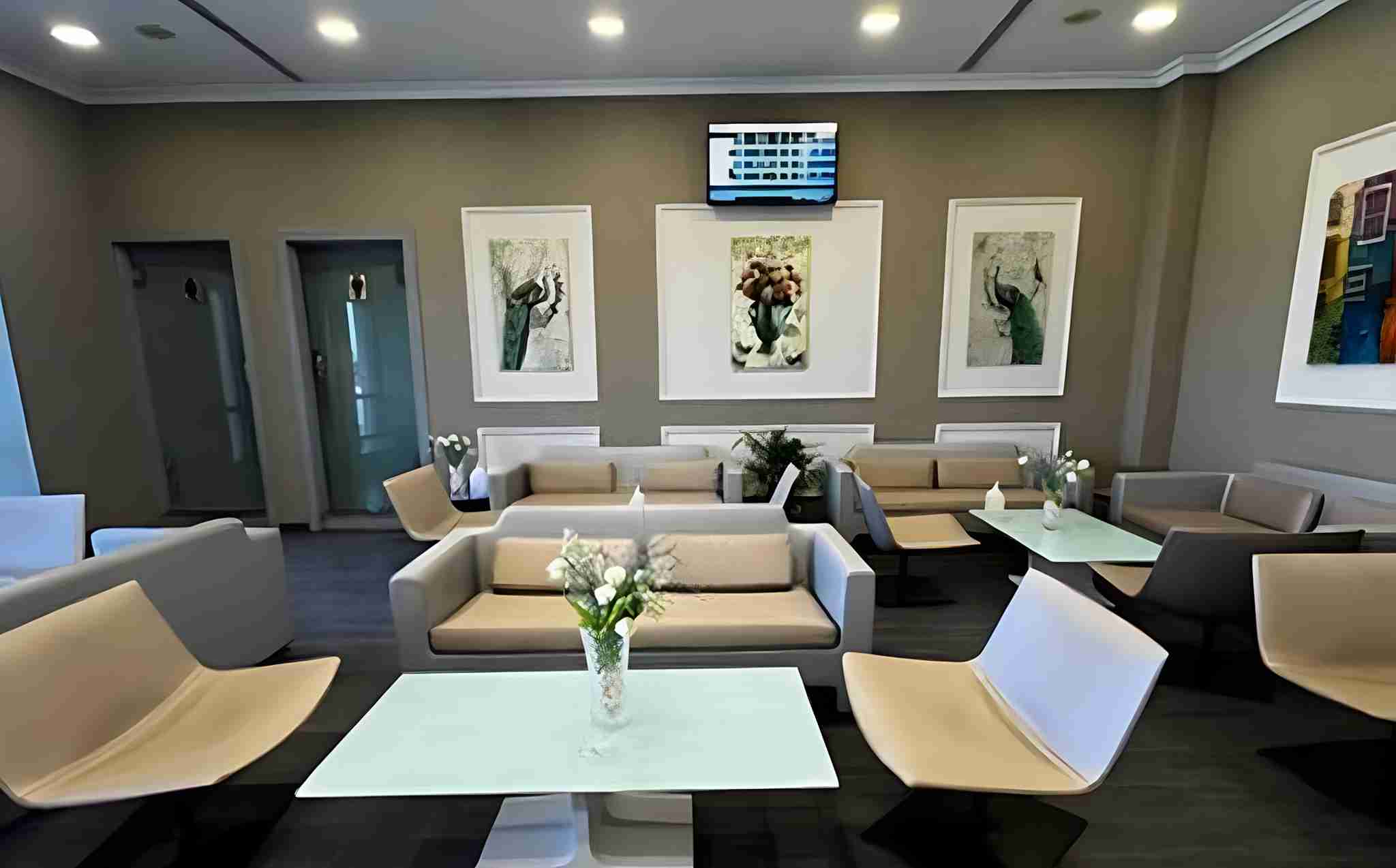 Pearl Lounge - interior view 2