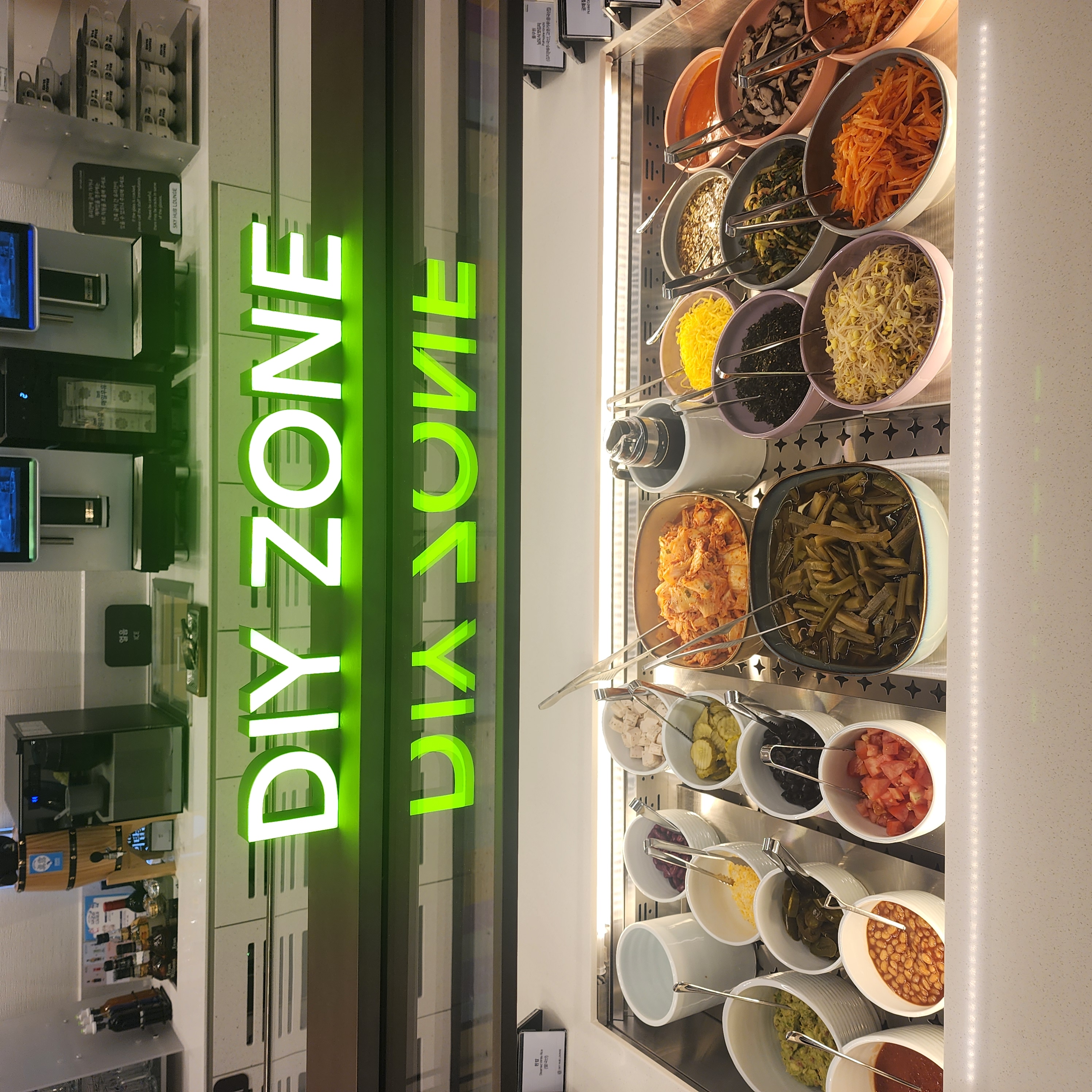 Sky Hub Lounge (Intl - Concourse A) - interior view 3