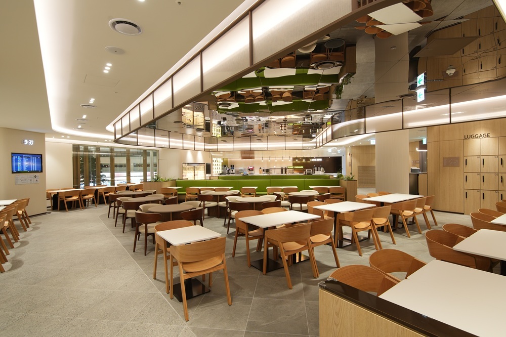 Sky Hub Lounge East (T2)