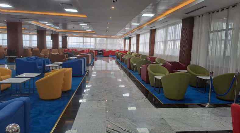 Karibuni Lounge - interior view 2