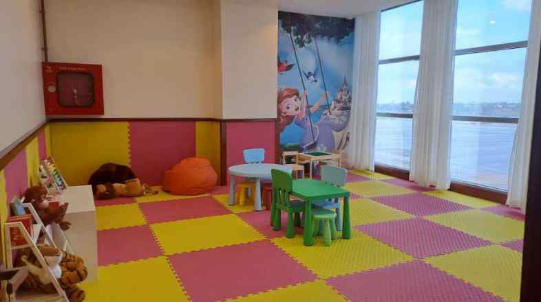 Karibuni Lounge - interior view 4