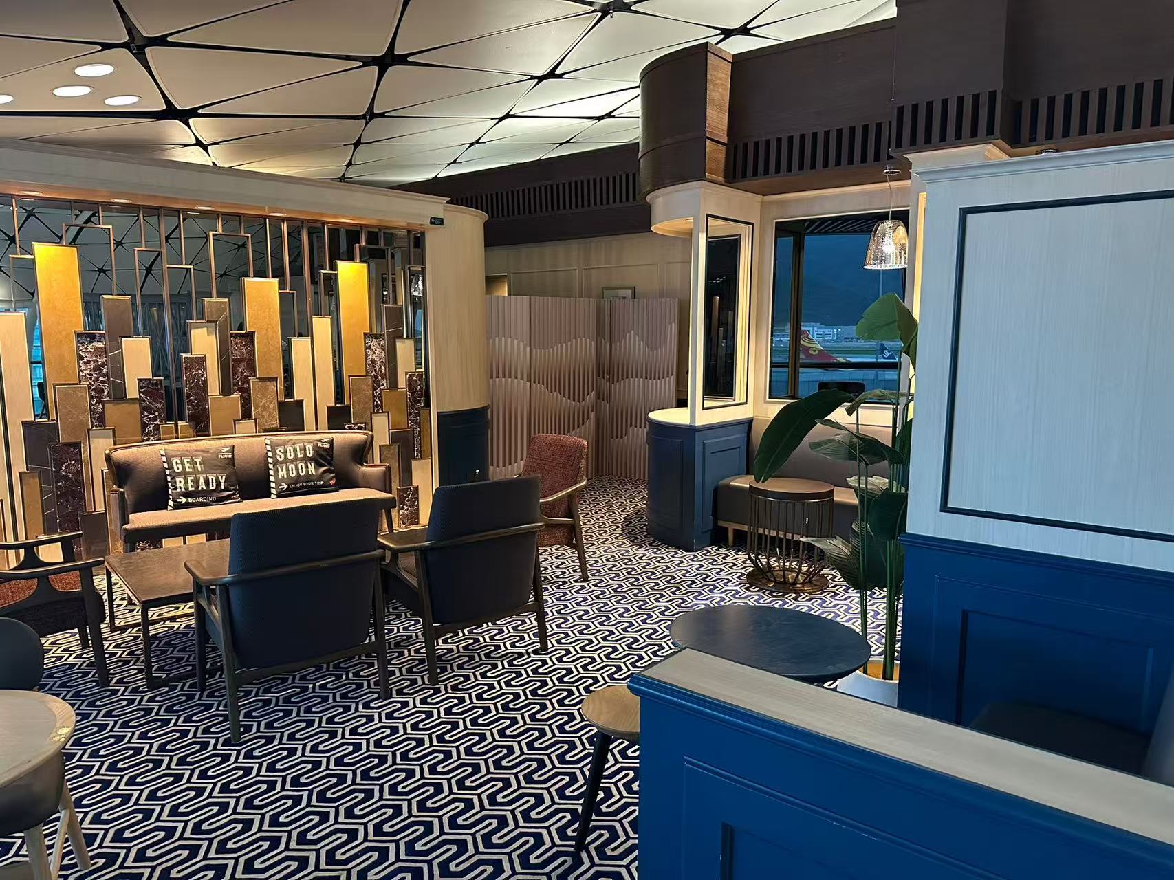 Hong Kong Airlines Lounge (Club Autus)