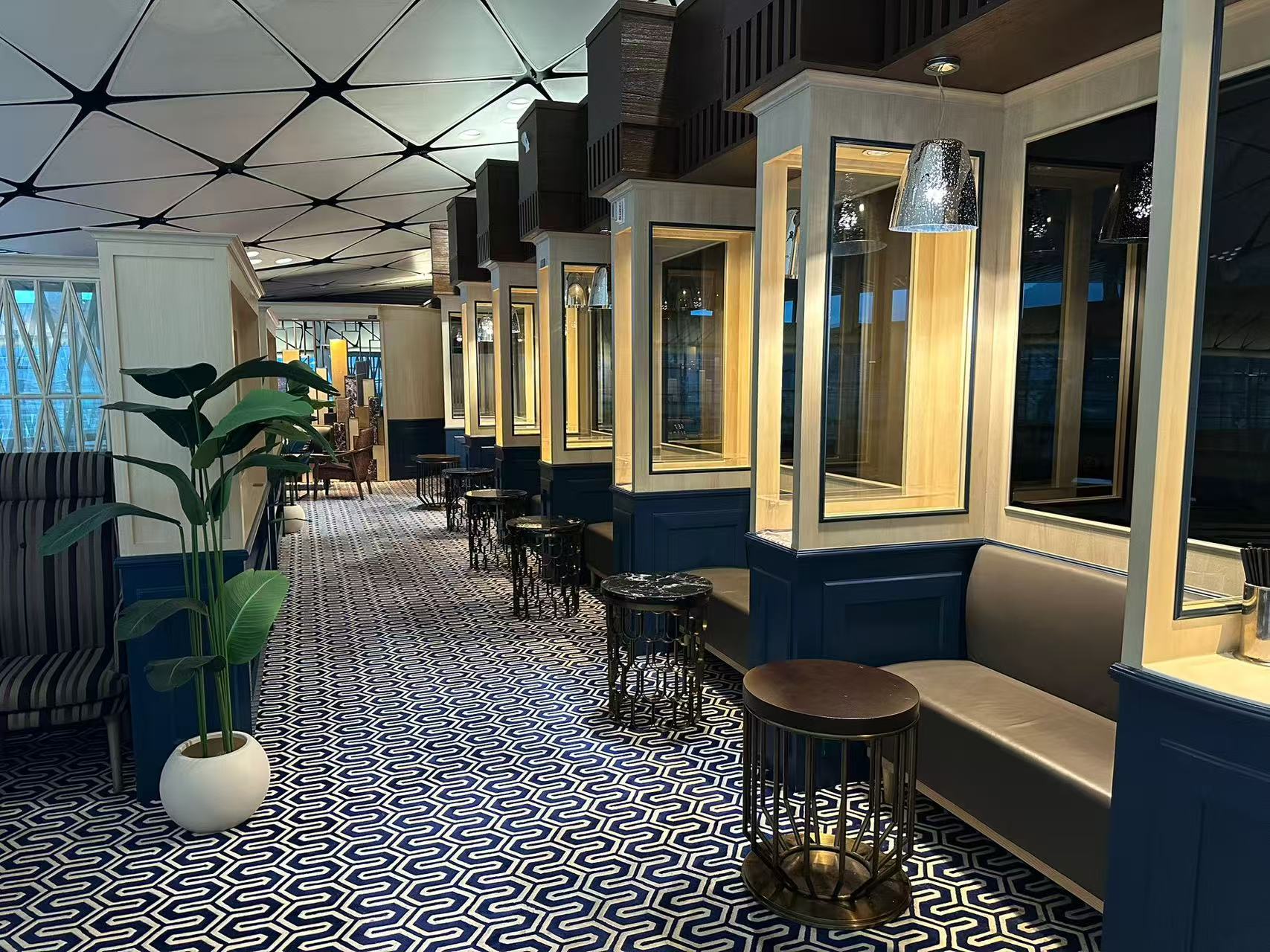 Hong Kong Airlines Lounge (Club Autus) - interior view 4