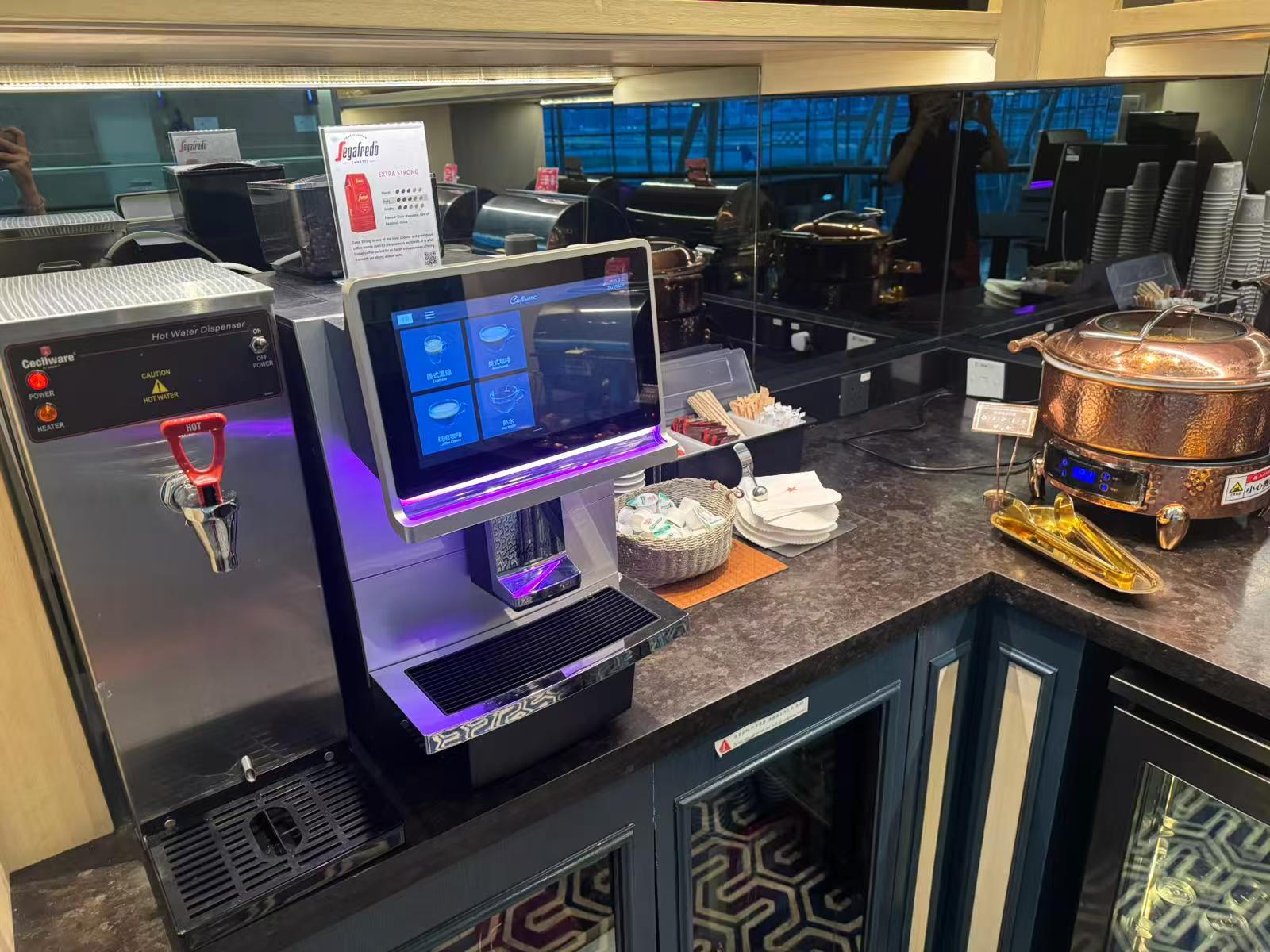 Hong Kong Airlines Lounge (Club Autus) - interior view 2