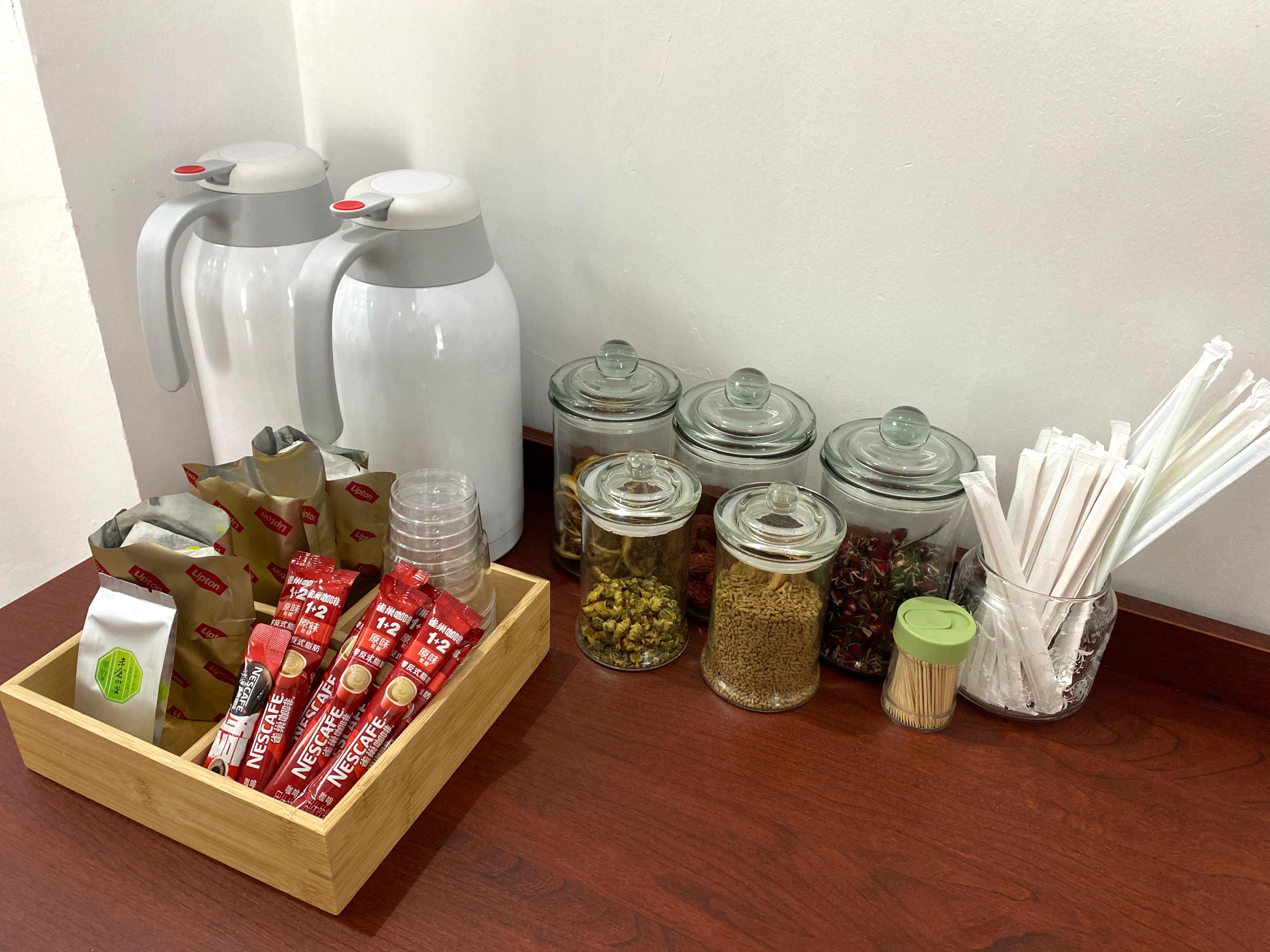 First Class/Business Class Lounge