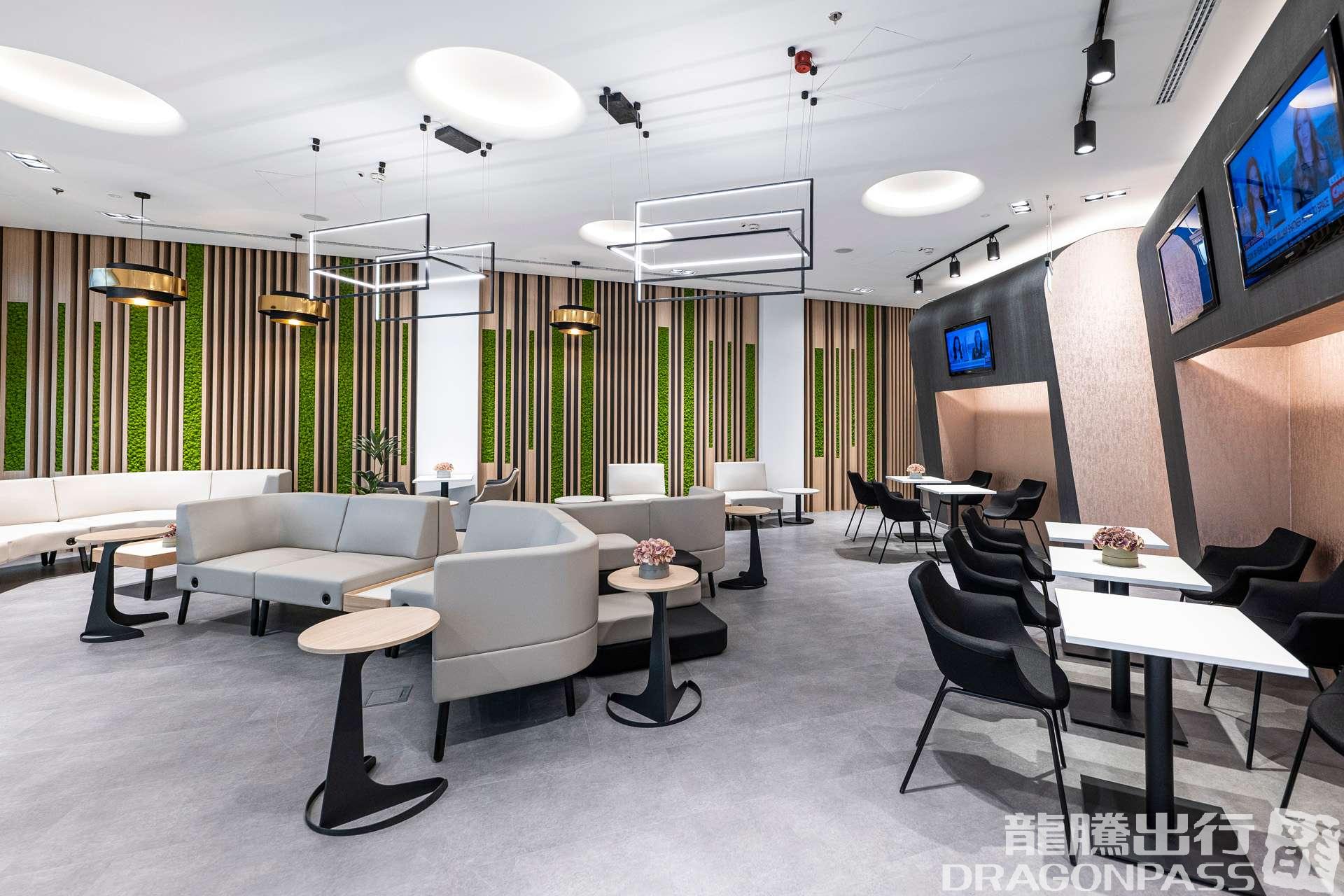 SkyCourt Lounge - interior view 2