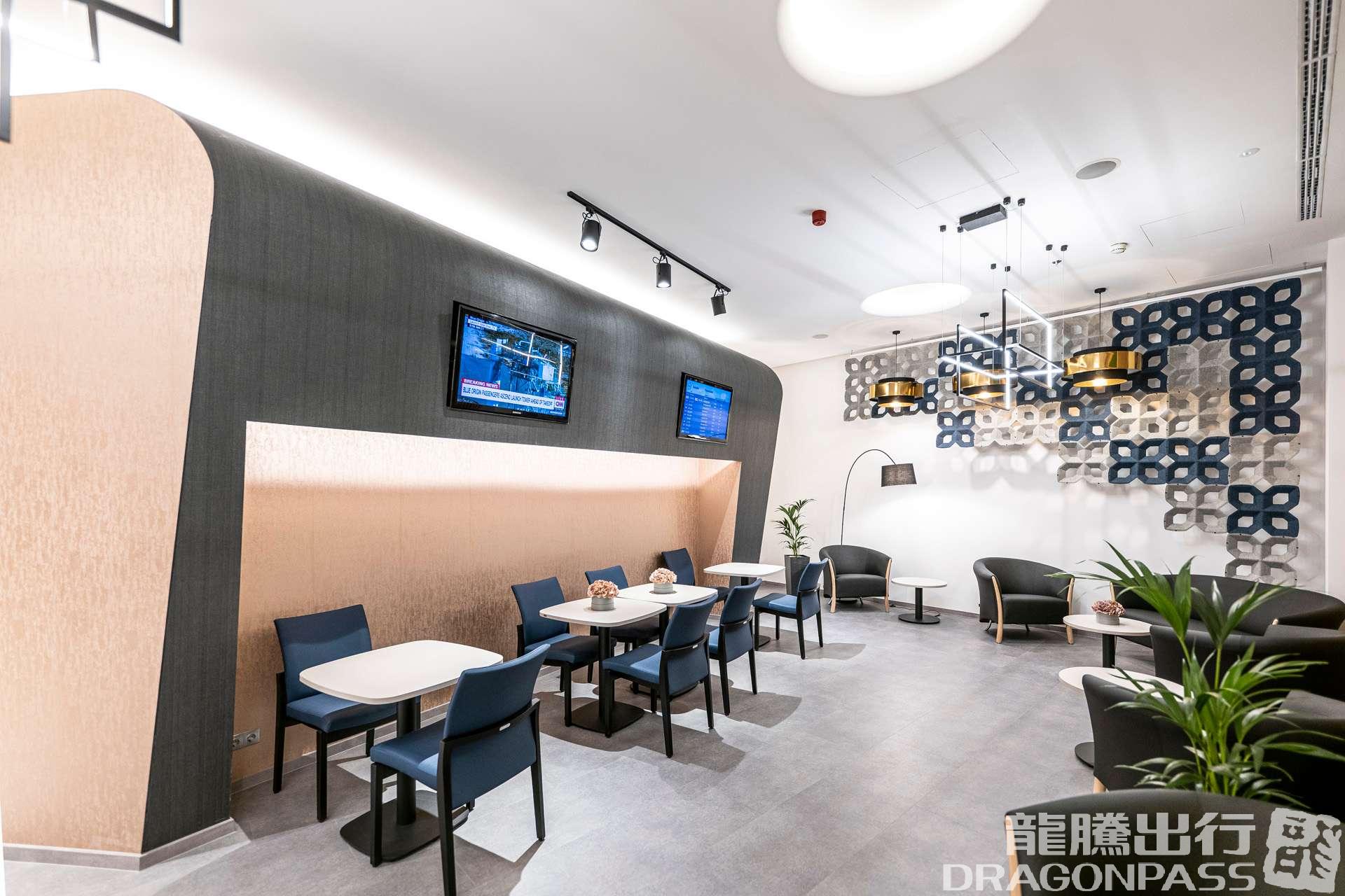 SkyCourt Lounge - interior view 3