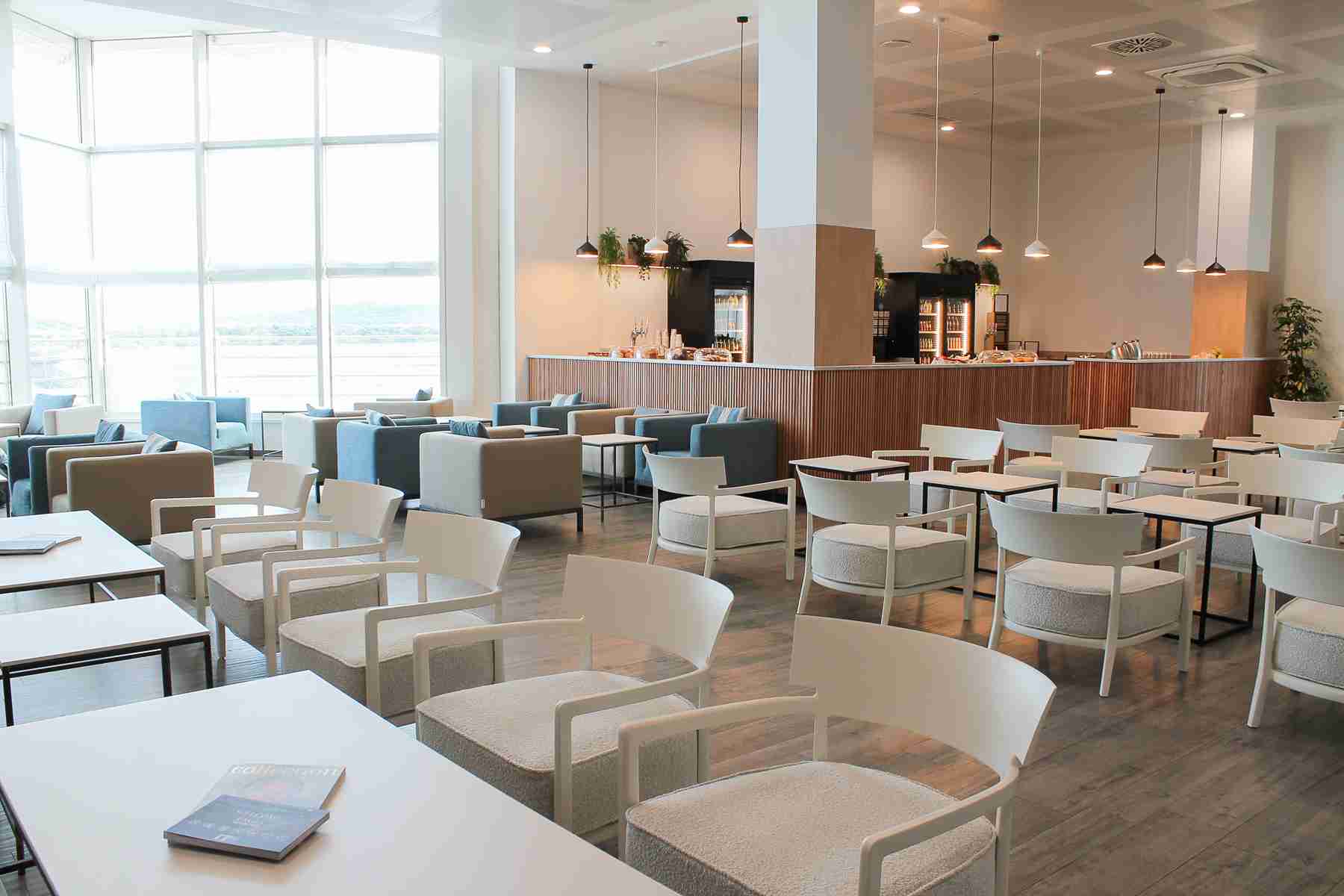 Club Lounge - interior view 4